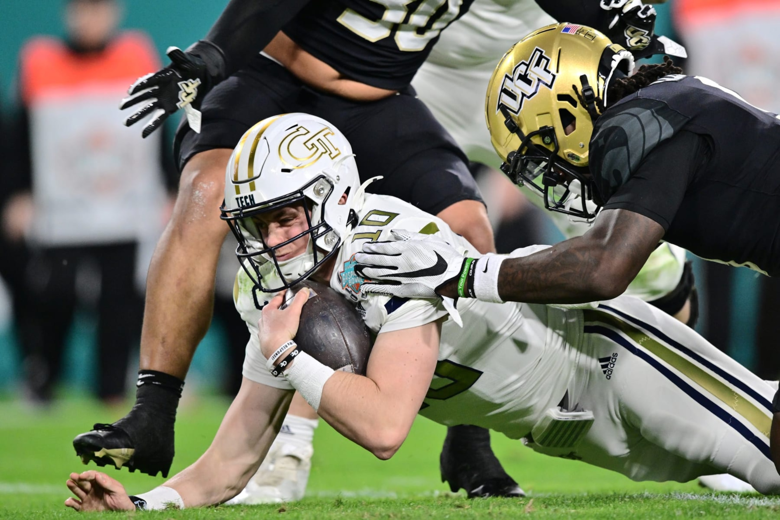 TAMPA, FLORIDA - DECEMBER 22: Haynes King #10 of the Georgia Tech Yellow Jackets stretches for an eight yard gain in the second quarter against the UCF Knights during the 2023 Union Home Mortgage Gasparilla Bowl at Raymond James Stadium on December 22, 2023 in Tampa, Florida. (Photo by Julio Aguilar/Getty Images) TAMPA, FLORIDA - DECEMBER 22: Haynes King #10 of the Georgia Tech Yellow Jackets stretches for an eight yard gain in the second quarter against the UCF Knights during the 2023 Union Home Mortgage Gasparilla Bowl at Raymond James Stadium on December 22, 2023 in Tampa, Florida. (Photo by Julio Aguilar/Getty Images)