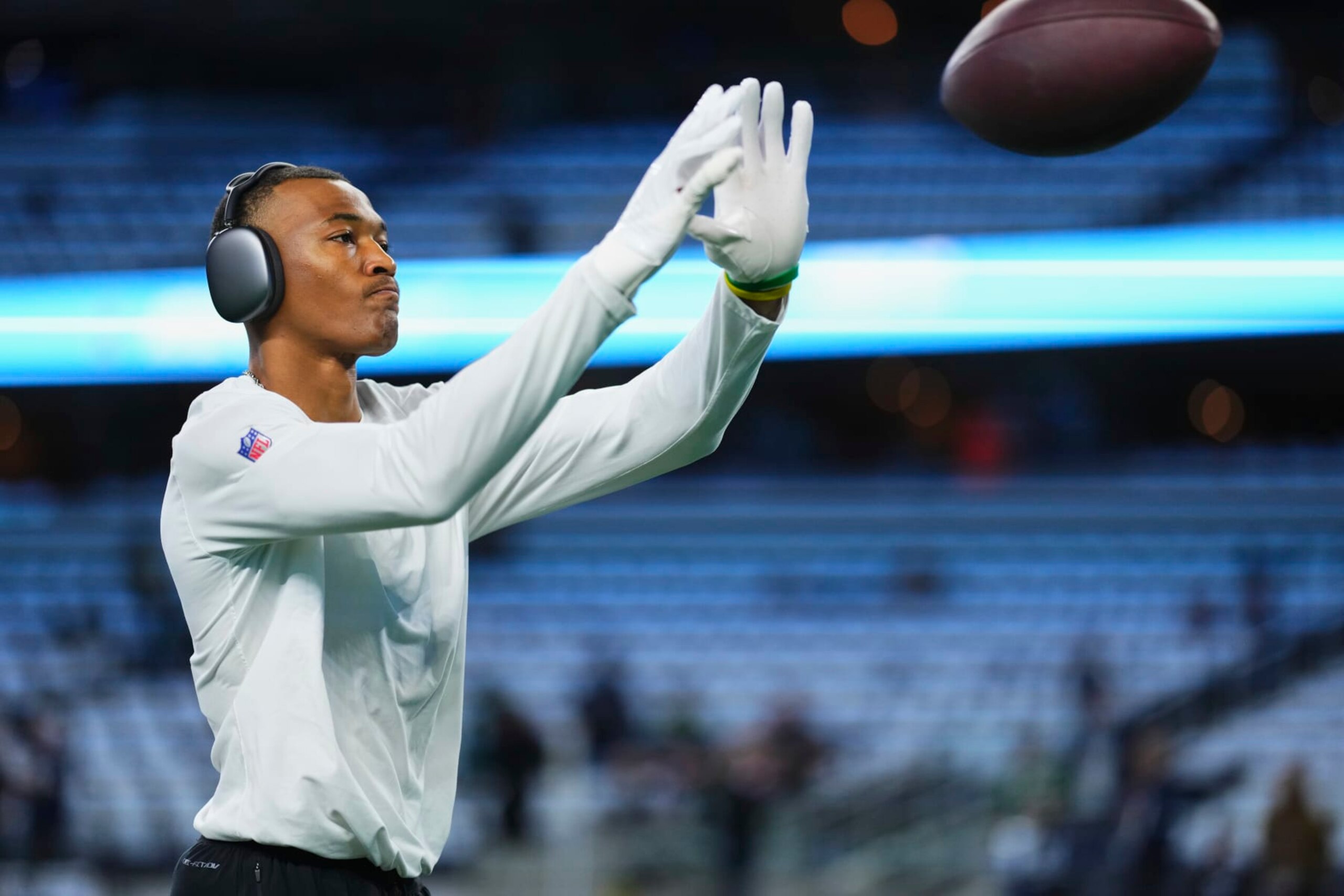 ARLINGTON, TX - DECEMBER 10: DeVonta Smith #6 of the Philadelphia Eagles warms up before kickoff against the Dallas Cowboys at AT&T Stadium on December 10, 2023 in Arlington, Texas. (Photo by Cooper Neill/Getty Images)