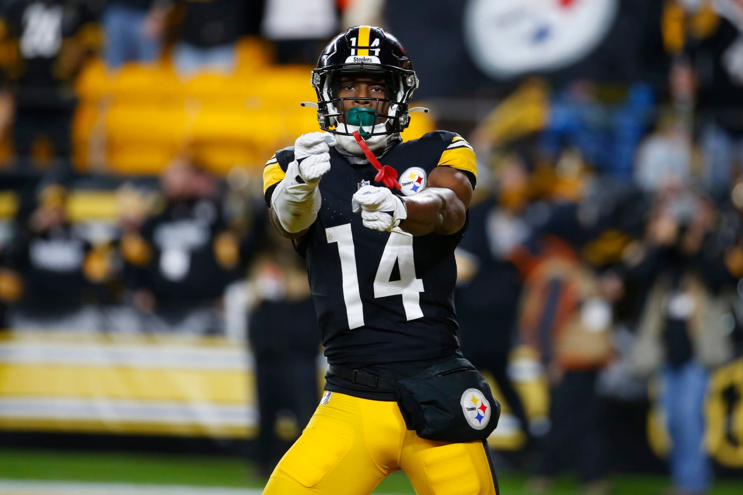 PITTSBURGH, PENNSYLVANIA - DECEMBER 23: George Pickens #14 of the Pittsburgh Steelers celebrates after scoring a touchdown during the thrid quarter of a game against the Cincinnati Bengals at Acrisure Stadium on December 23, 2023 in Pittsburgh, Pennsylvania. (Photo by Justin K. Aller/Getty Images)