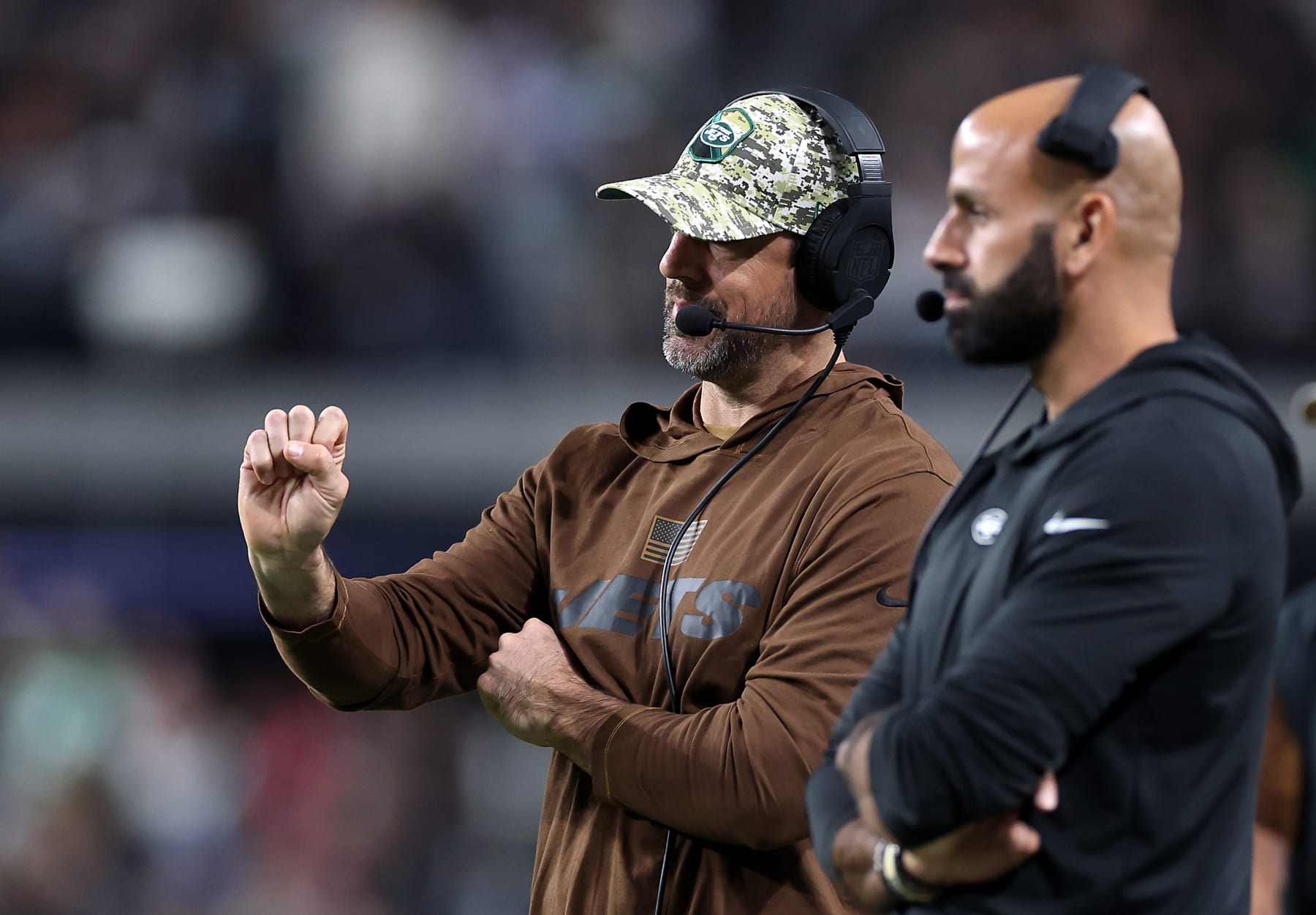 Jets QB Aaron Rogers (left) and HC Robert Saleh (right)