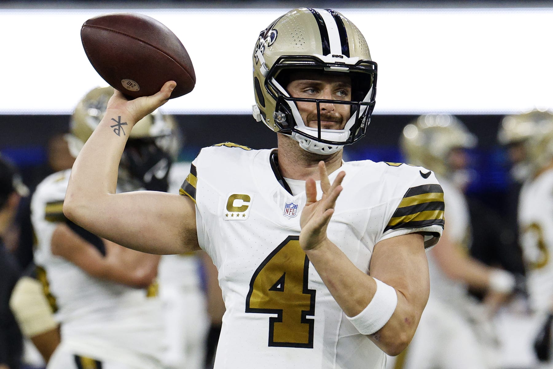INGLEWOOD, CALIFORNIA - DECEMBER 21: Derek Carr #4 of the New Orleans Saints warms up prior to the game against the Los Angeles Rams at SoFi Stadium on December 21, 2023 in Inglewood, California. (Photo by Kevork Djansezian/Getty Images)