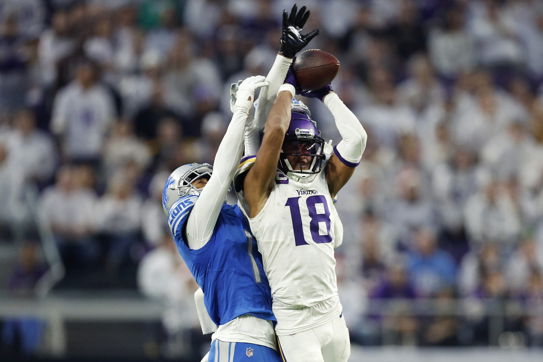 Vikings WR Justin Jefferson catches a pass against the Lions in Week 16