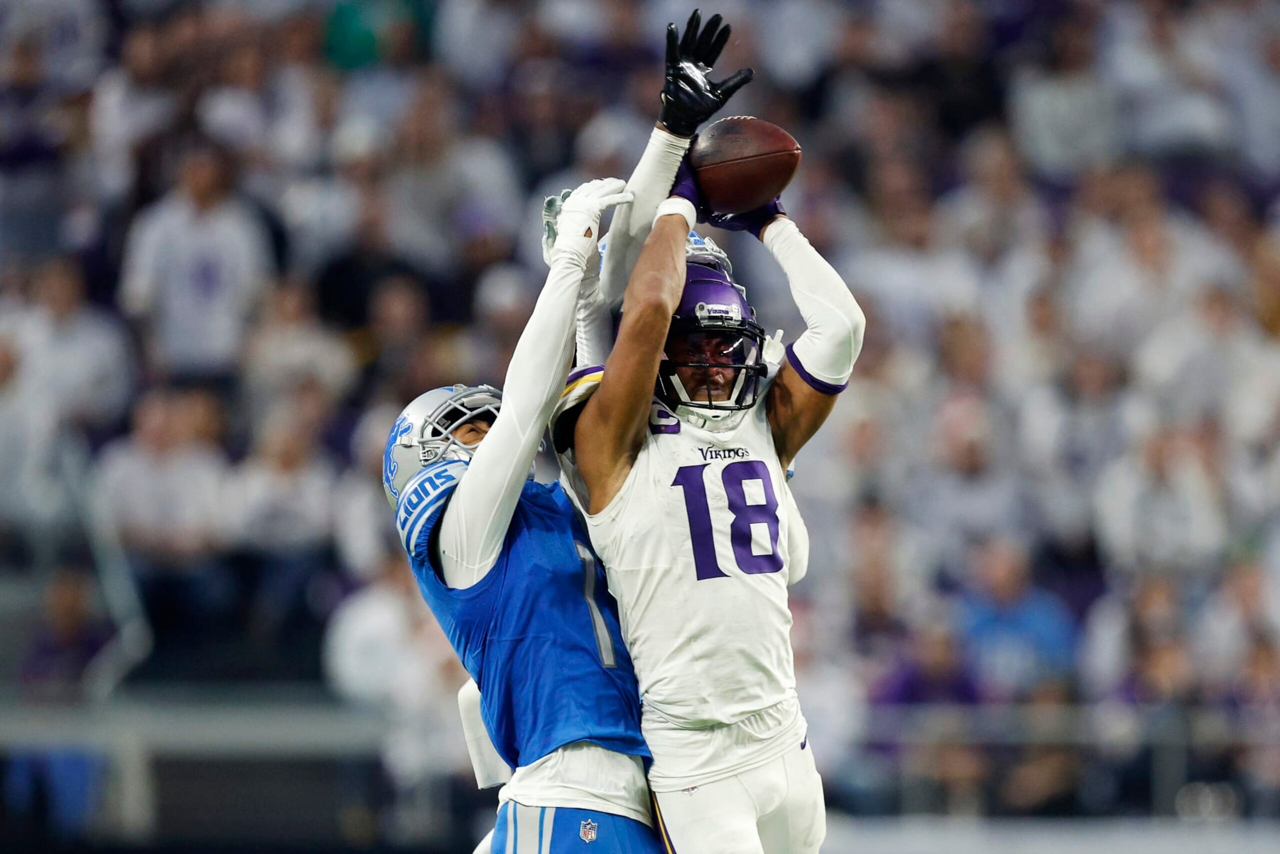 Vikings WR Justin Jefferson catches a pass against the Lions in Week 16