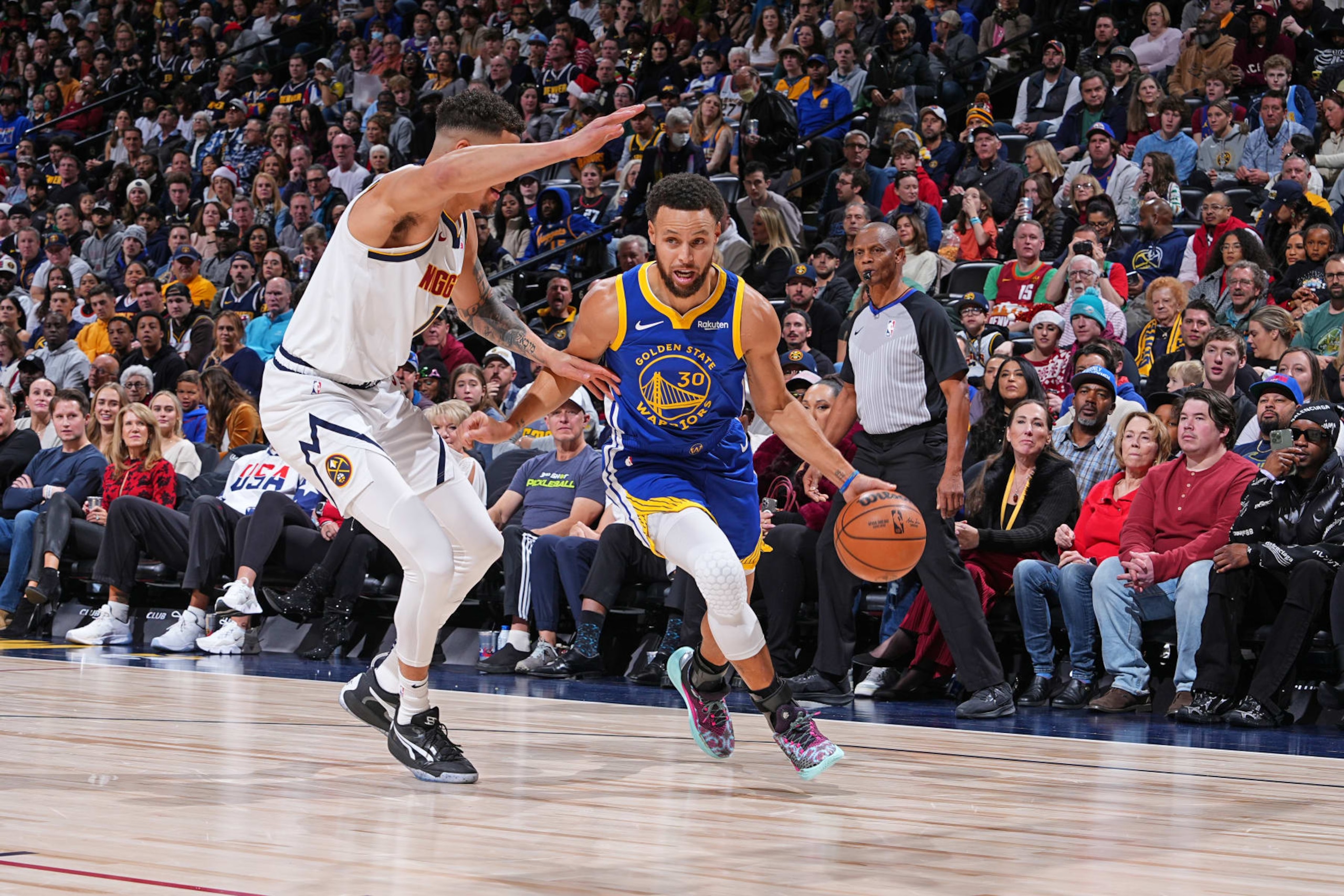 DENVER, CO - DECEMBER 25: Stephen Curry #30 of the Golden State Warriors dribbles the ball during the game against the Denver Nuggets on December 25, 2023 at the Ball Arena in Denver, Colorado. NOTE TO USER: User expressly acknowledges and agrees that, by downloading and/or using this Photograph, user is consenting to the terms and conditions of the Getty Images License Agreement. Mandatory Copyright Notice: Copyright 2023 NBAE (Photo by Garrett Ellwood/NBAE via Getty Images)