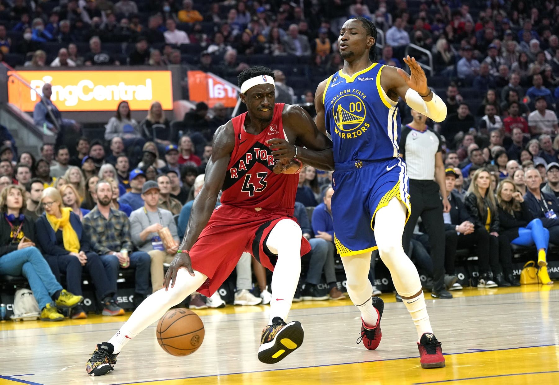 SAN FRANCISCO, CALIFORNIA - JANUARY 27: Pascal Siakam #43 of the Toronto Raptors drives towards the basket on Jonathan Kuminga #00 of the Golden State Warriors during the first quarter of an NBA basketball game at Chase Center on January 27, 2023 in San Francisco, California. NOTE TO USER: User expressly acknowledges and agrees that, by downloading and or using this photograph, User is consenting to the terms and conditions of the Getty Images License Agreement. (Photo by Thearon W. Henderson/Getty Images)