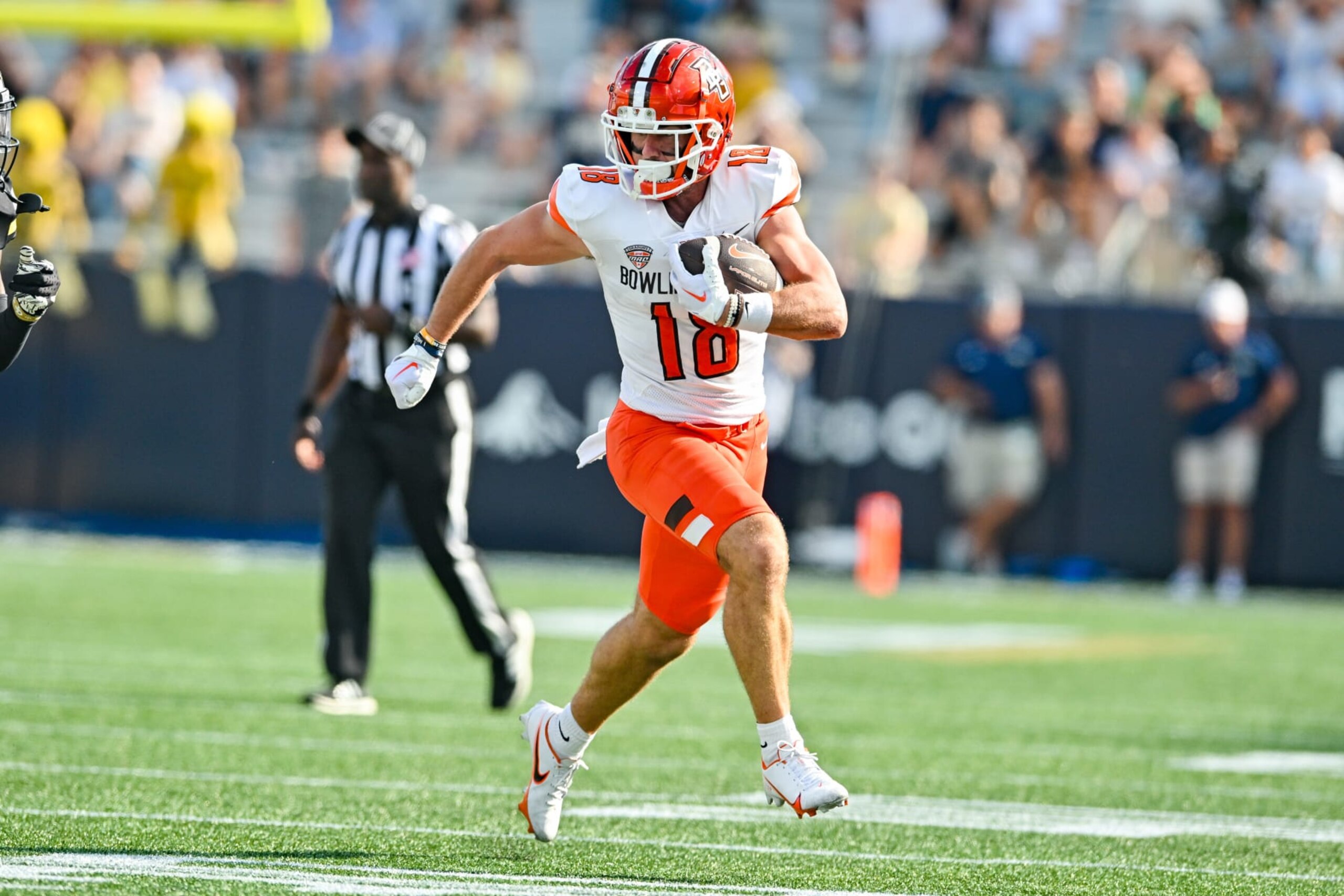 ATLANTA, GA  SEPTEMBER 30:  Bowling Green wide receiver Austin Osborne (18) runs with the ball after a reception during the college football game between the Bowling Green Falcons and the Georgia Tech Yellow Jackets on September 30th, 2023 at Bobby Dodd Stadium in Atlanta, GA.  (Photo by Rich von Biberstein/Icon Sportswire via Getty Images)