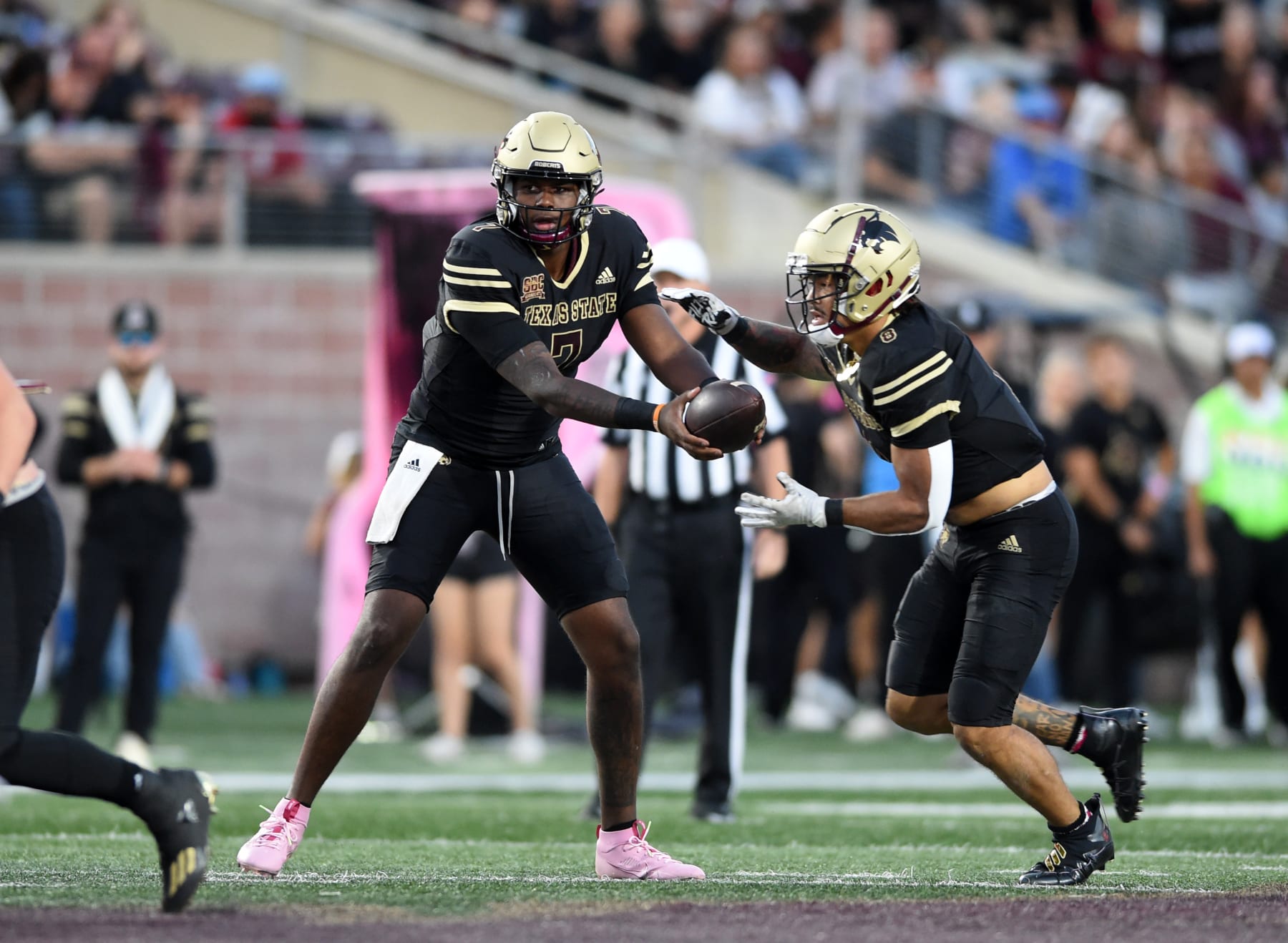 SAN MARCOS, TX - OCTOBER 14: Texas State Bobcats QB T. J. Finley (7) hands off to RB Donerio Davenport (8) during Sun Belt Conference game featuring the University of Louisiana Monroe Warhawks and the Texas State Bobcats on October 14, 2023 at Jim Wacker Field at Bobcat Stadium in San Marcos, TX. (Photo by John Rivera/Icon Sportswire via Getty Images)