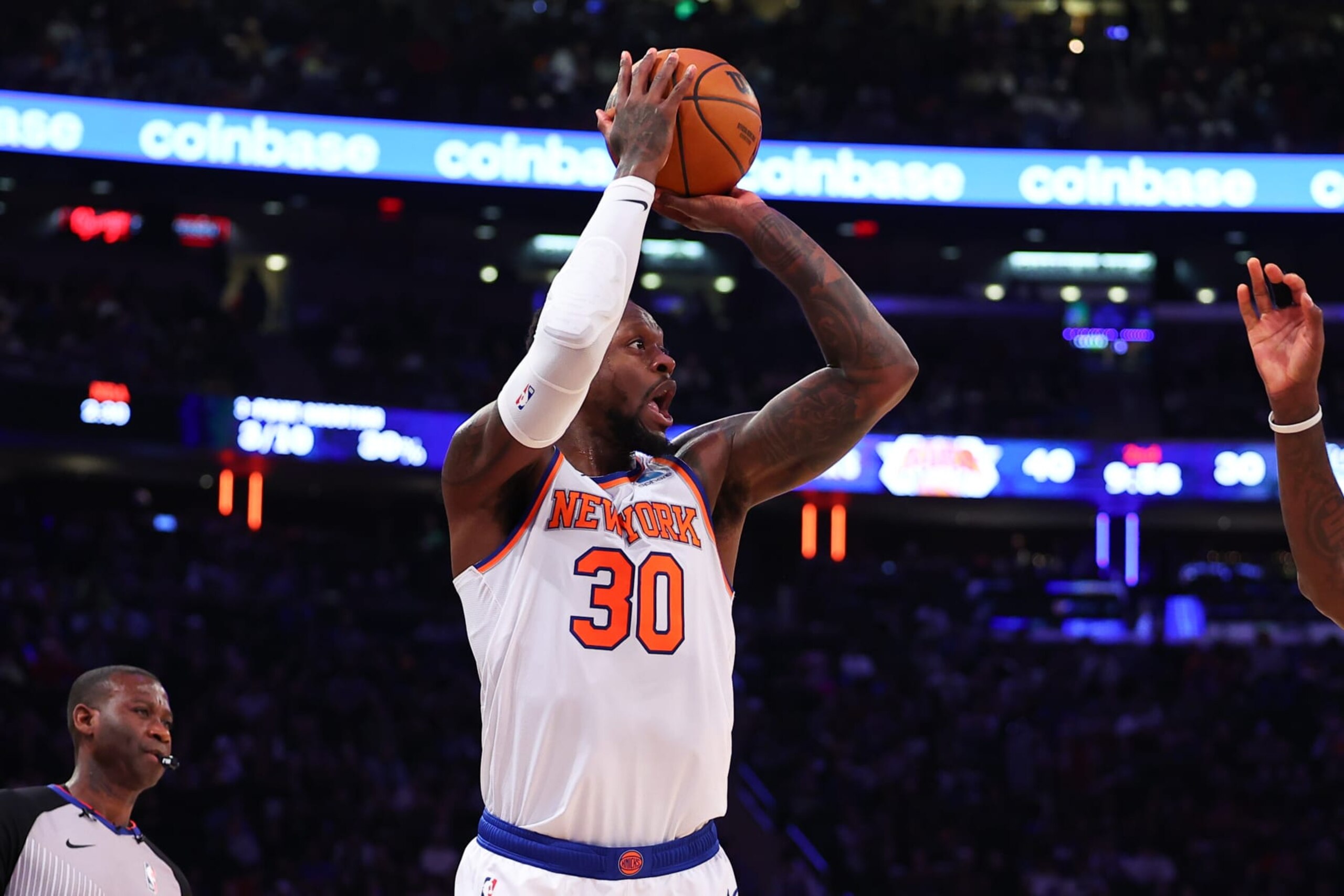 NEW YORK, NEW YORK - DECEMBER 25:  Julius Randle #30 of the New York Knicks shoots the ball during the first quarter against the Milwaukee Bucks at Madison Square Garden on December 25, 2023 in New York City.  NOTE TO USER: User expressly acknowledges and agrees that, by downloading and or using this photograph, User is consenting to the terms and conditions of the Getty Images License Agreement. (Photo by Rich Graessle/Getty Images)