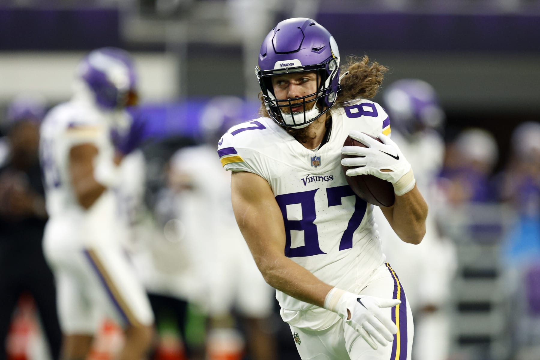 MINNEAPOLIS, MINNESOTA - DECEMBER 24:  T.J. Hockenson #87 of the Minnesota Vikings warms up prior to the game against the Detroit Lions at U.S. Bank Stadium on December 24, 2023 in Minneapolis, Minnesota. (Photo by David Berding/Getty Images)