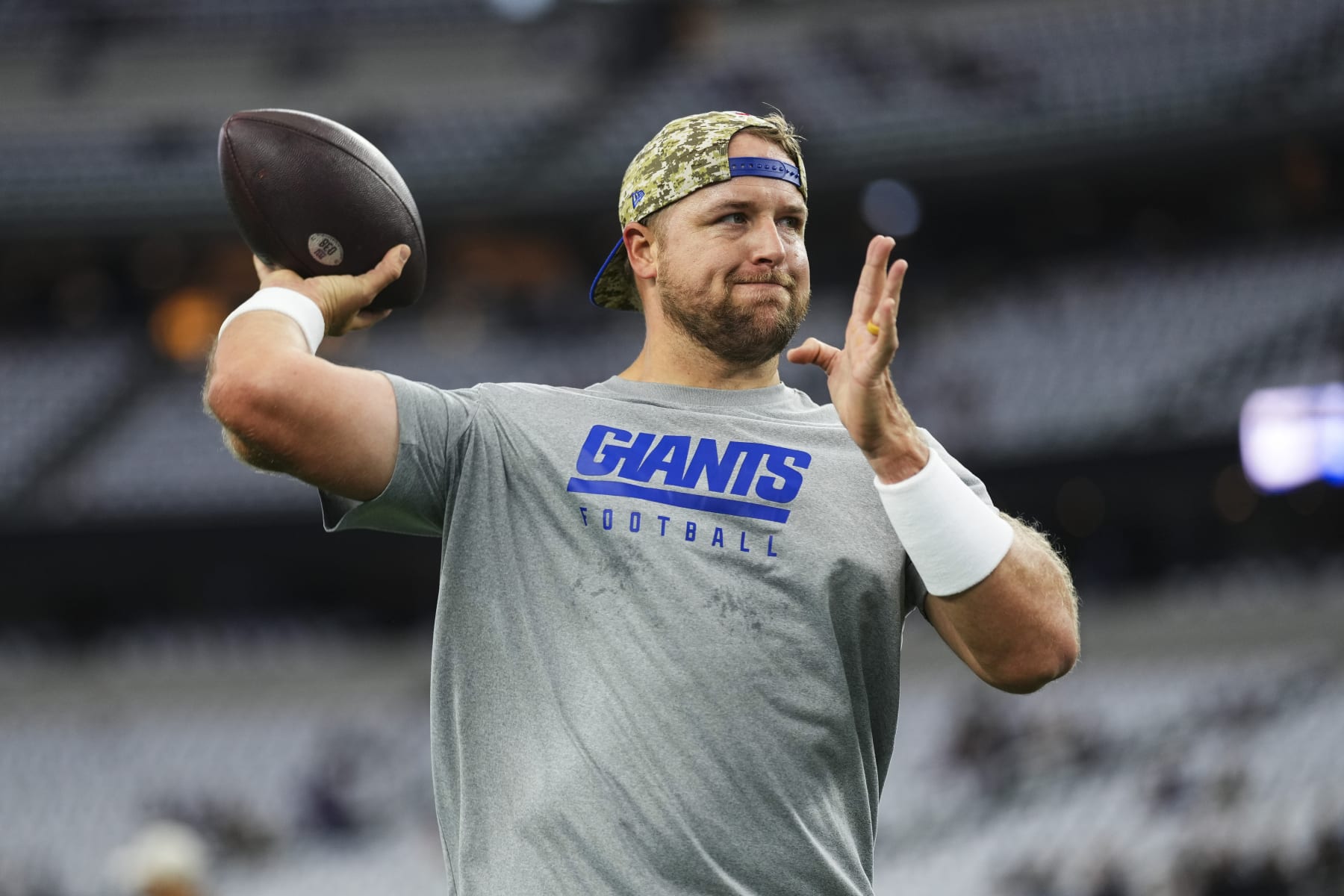 ARLINGTON, TX - NOVEMBER 12: Matt Barkley #9 of the New York Giants warms up prior to an NFL football game against the Dallas Cowboys at AT&T Stadium on November 12, 2023 in Arlington, Texas. (Photo by Cooper Neill/Getty Images) *** Local Caption Matt Barkley