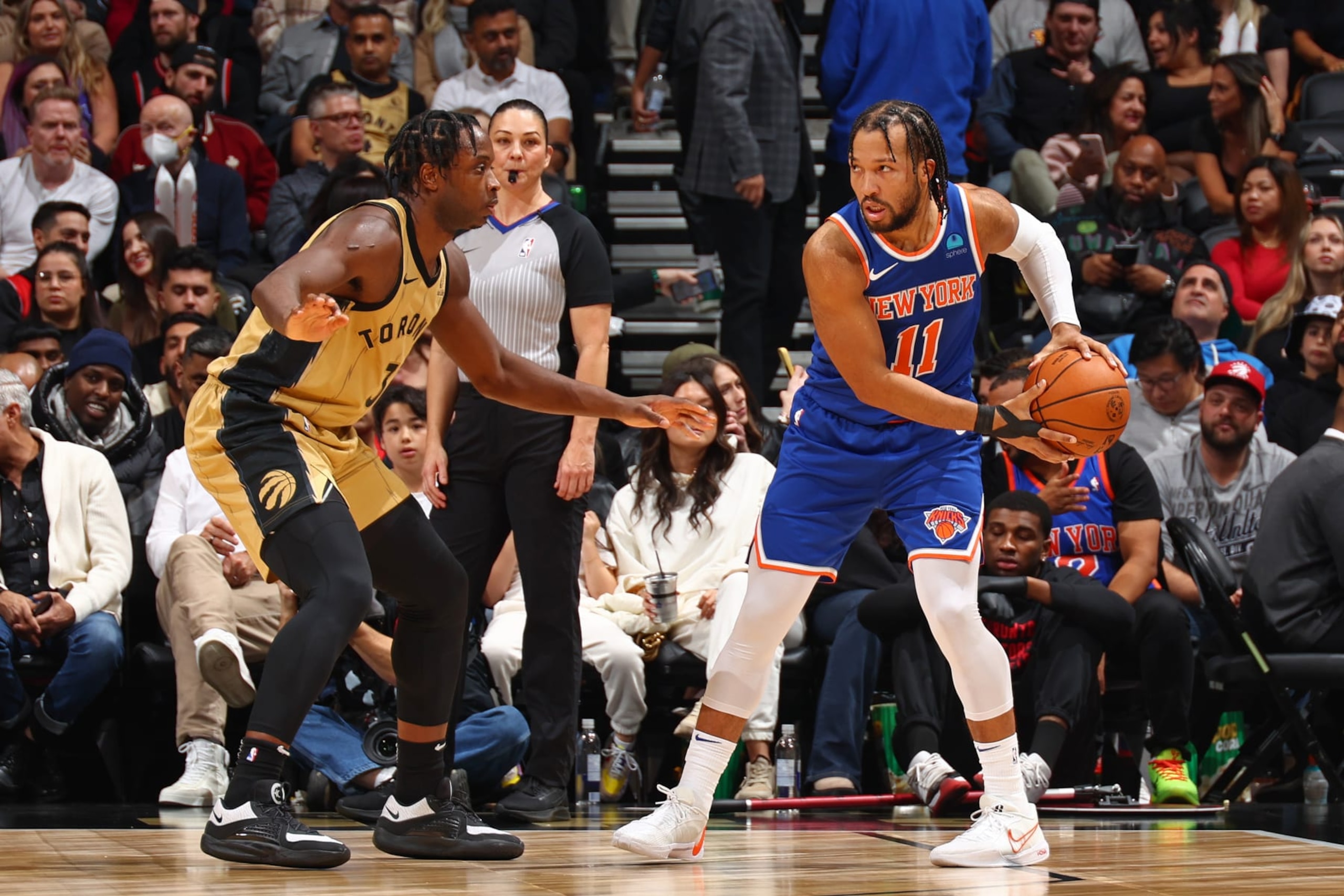 TORONTO, CANADA -DECEMBER 1: Jalen Brunson #11 of the New York Knicks handles the ball during the game against the Toronto Raptors on December 1, 2023 at the Scotiabank Arena in Toronto, Ontario, Canada.  NOTE TO USER: User expressly acknowledges and agrees that, by downloading and or using this Photograph, user is consenting to the terms and conditions of the Getty Images License Agreement.  Mandatory Copyright Notice: Copyright 2023 NBAE (Photo by Vaughn Ridley/NBAE via Getty Images)