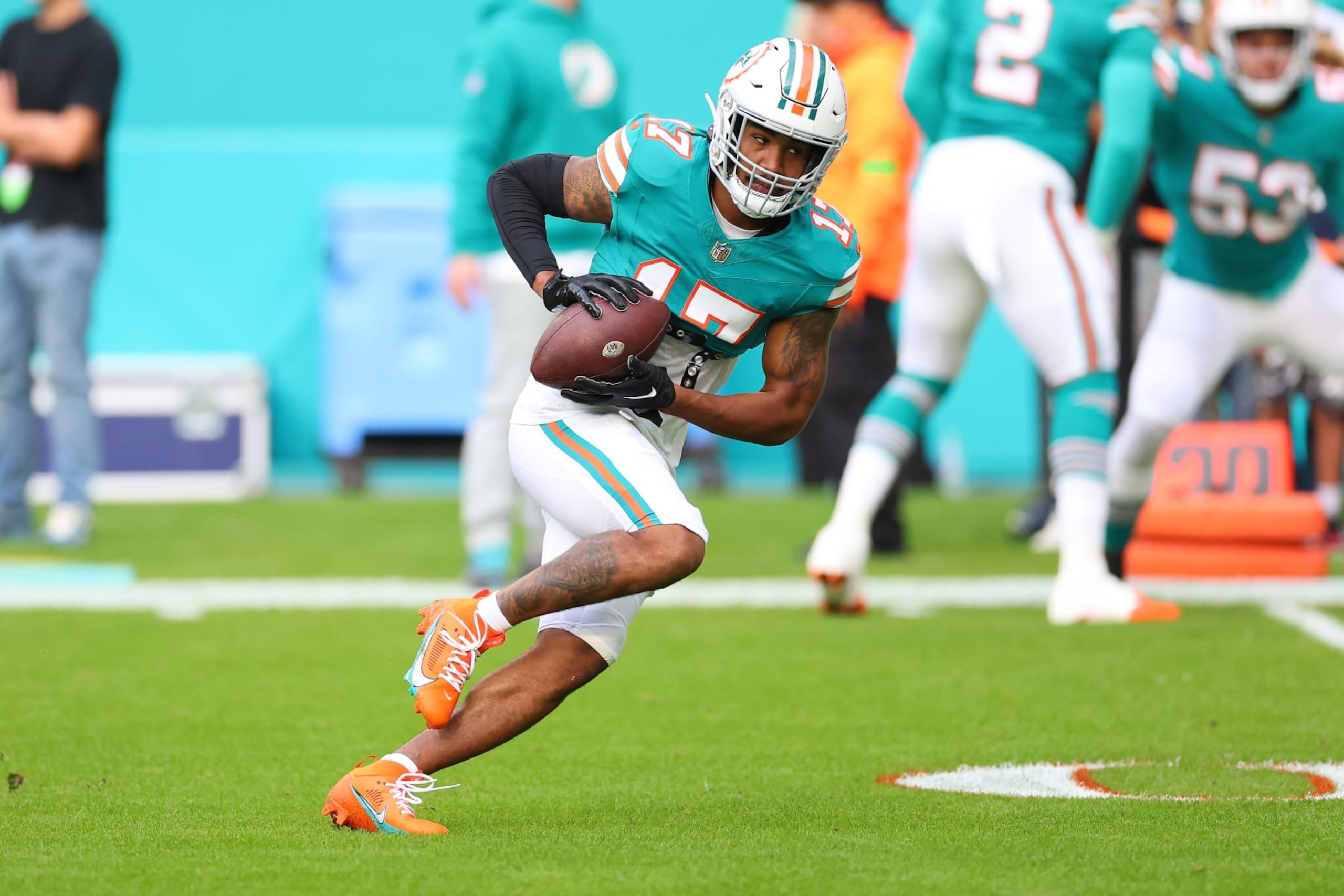 MIAMI GARDENS, FLORIDA - DECEMBER 24: Jaylen Waddle #17 of the Miami Dolphins participates in warmups prior to a game against the Dallas Cowboys at Hard Rock Stadium on December 24, 2023 in Miami Gardens, Florida. The Dolphins defeated the Cowboys 22-20. (Photo by Stacy Revere/Getty Images) MIAMI GARDENS, FLORIDA - DECEMBER 24: Jaylen Waddle #17 of the Miami Dolphins participates in warmups prior to a game against the Dallas Cowboys at Hard Rock Stadium on December 24, 2023 in Miami Gardens, Florida. The Dolphins defeated the Cowboys 22-20. (Photo by Stacy Revere/Getty Images)