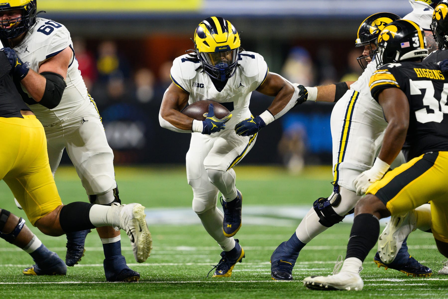 INDIANAPOLIS, IN - DECEMBER 02: Michigan Wolverines running back Donovan Edwards (7) runs up the middle during the Big 10 Championship game between the Michigan Wolverines and Iowa Hawkeyes on December 2, 2023, at Lucas Oil Stadium in Indianapolis, IN. (Photo by Zach Bolinger/Icon Sportswire via Getty Images)