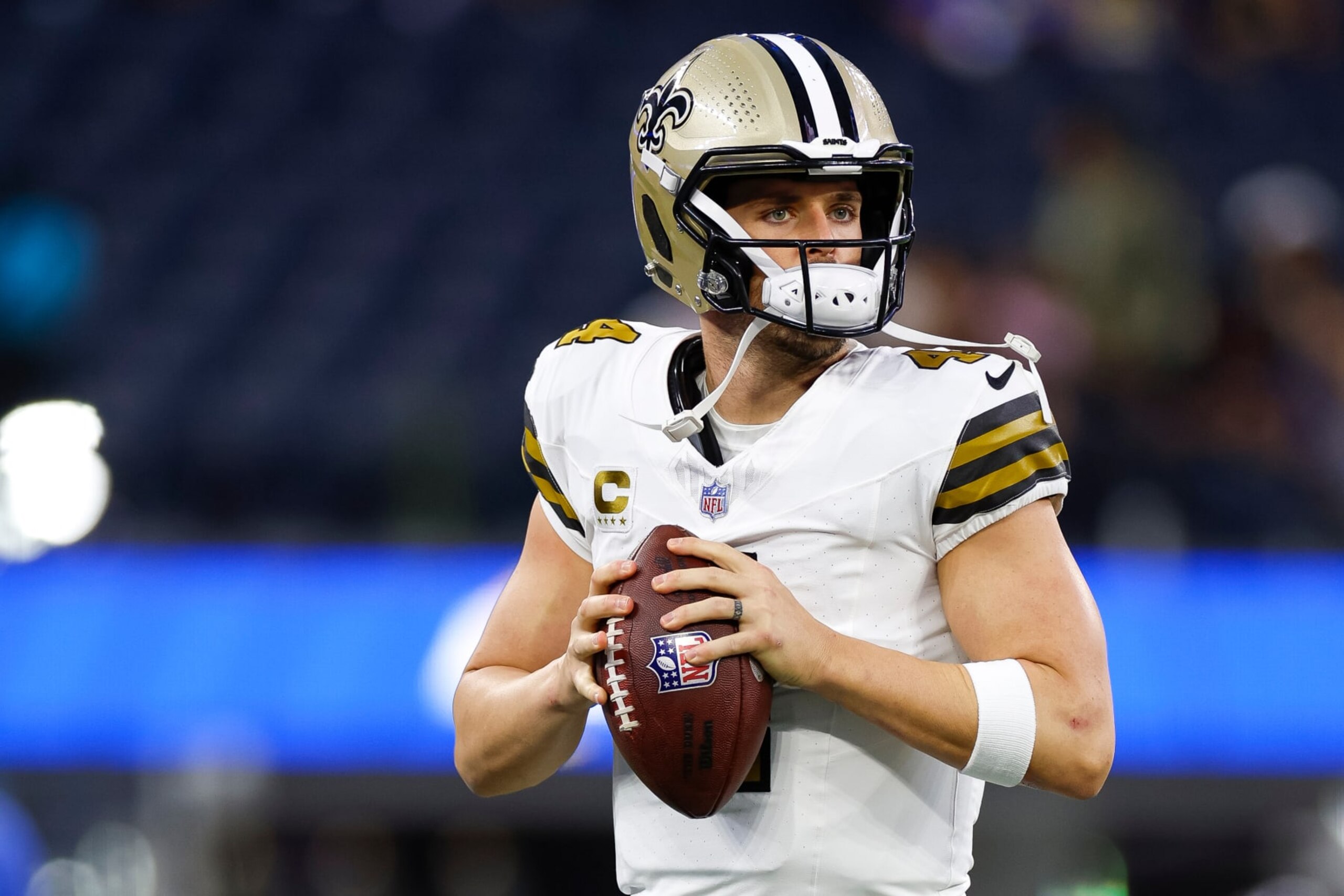 INGLEWOOD, CA - DECEMBER 21: New Orleans Saints quarterback Derek Carr (4) warms up prior to an NFL regular season game between the New Orleans Saints and the Los Angeles Rams on December 21, 2023, at SoFi Stadium in Inglewood, CA. (Photo by Brandon Sloter/Icon Sportswire via Getty Images)