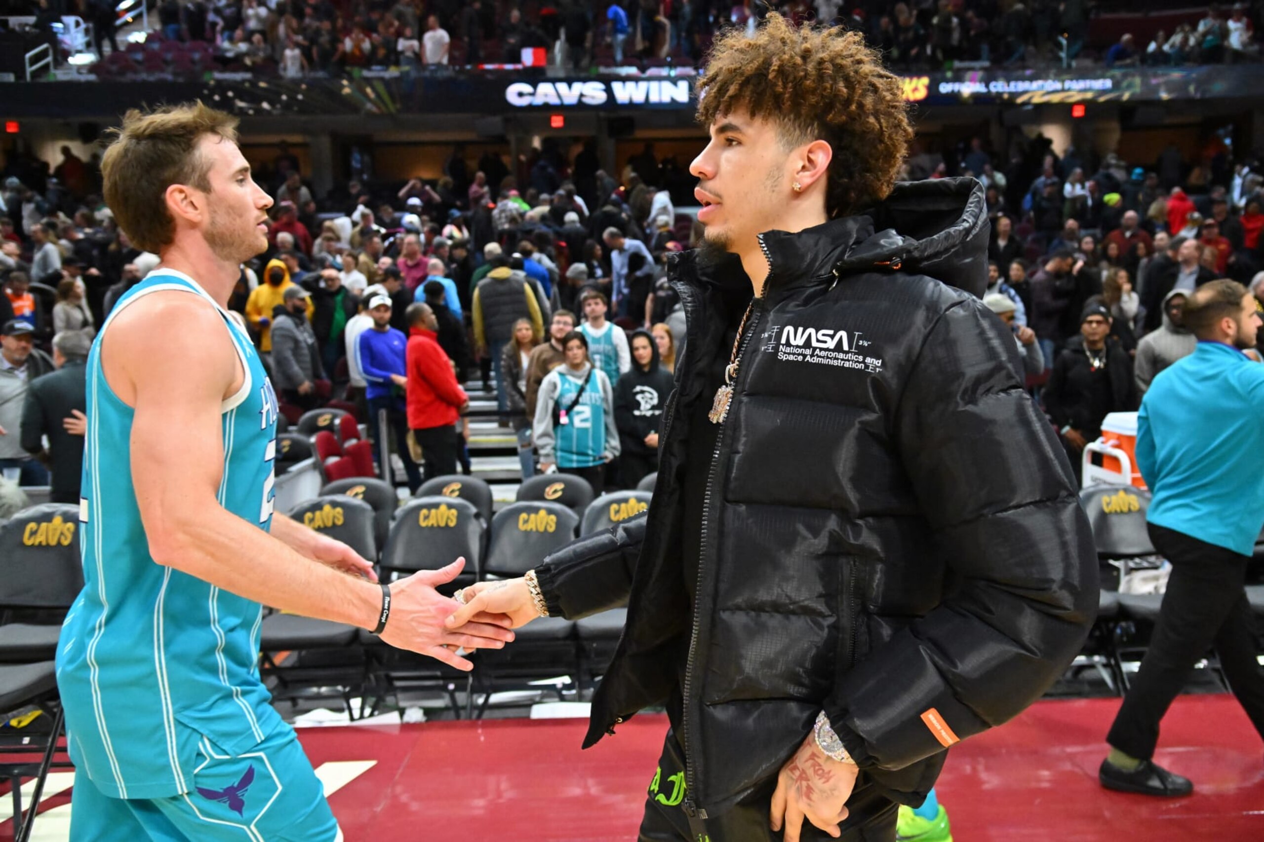 CLEVELAND, OHIO - NOVEMBER 18: Gordon Hayward #20 gets a handshake from LaMelo Ball #1 of the Charlotte Hornets as he walks off the court after the game against the Cleveland Cavaliers at Rocket Mortgage Fieldhouse on November 18, 2022 in Cleveland, Ohio. The Cavaliers defeated the Hornets 132-122 in double overtime. NOTE TO USER: User expressly acknowledges and agrees that, by downloading and or using this photograph, User is consenting to the terms and conditions of the Getty Images License Agreement. (Photo by Jason Miller/Getty Images)