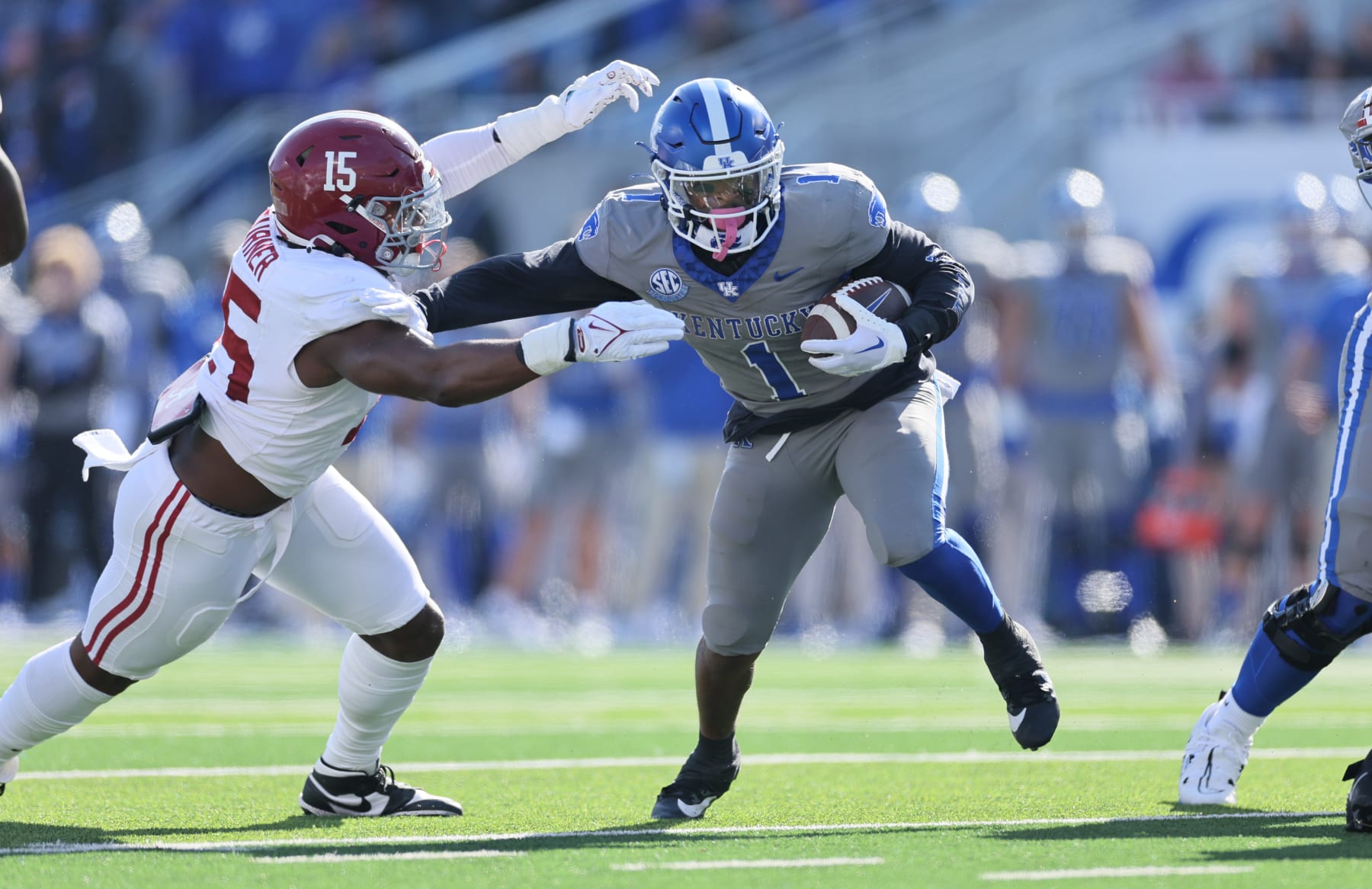 LEXINGTON, KENTUCKY - NOVEMBER 11: Ray Davis #1 of the Kentucky Wildcats against the Alabama Crimson Tide at Kroger Field on November 11, 2023 in Lexington, Kentucky. (Photo by Andy Lyons/Getty Images)