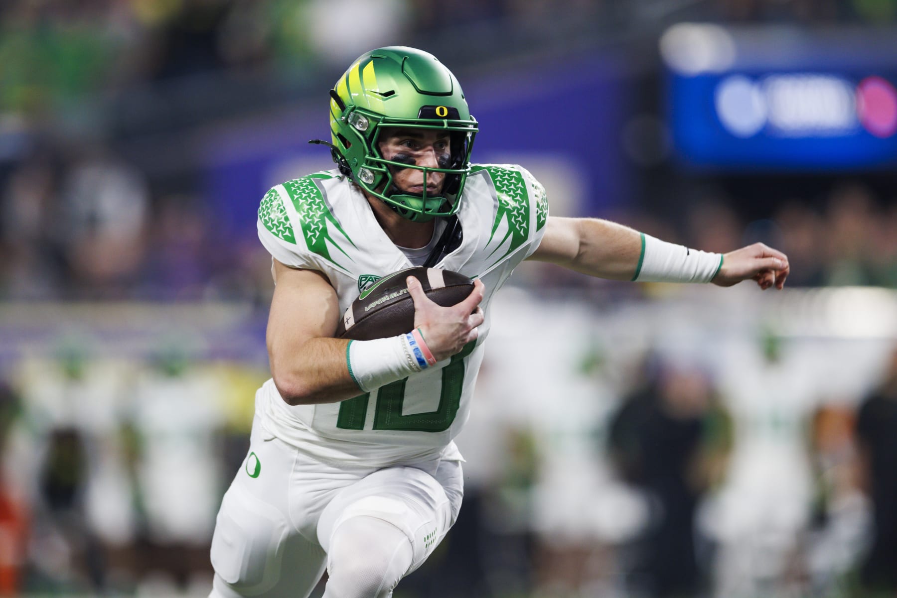 LAS VEGAS, NEVADA - DECEMBER 1: Bo Nix #10 of the Oregon Ducks runs with the ball against the Washington Huskies during the Pac-12 Championship at Allegiant Stadium on December 1, 2023 in Las Vegas, Nevada. (Photo by Ric Tapia/Getty Images) LAS VEGAS, NEVADA - DECEMBER 1: Bo Nix #10 of the Oregon Ducks runs with the ball against the Washington Huskies during the Pac-12 Championship at Allegiant Stadium on December 1, 2023 in Las Vegas, Nevada. (Photo by Ric Tapia/Getty Images)