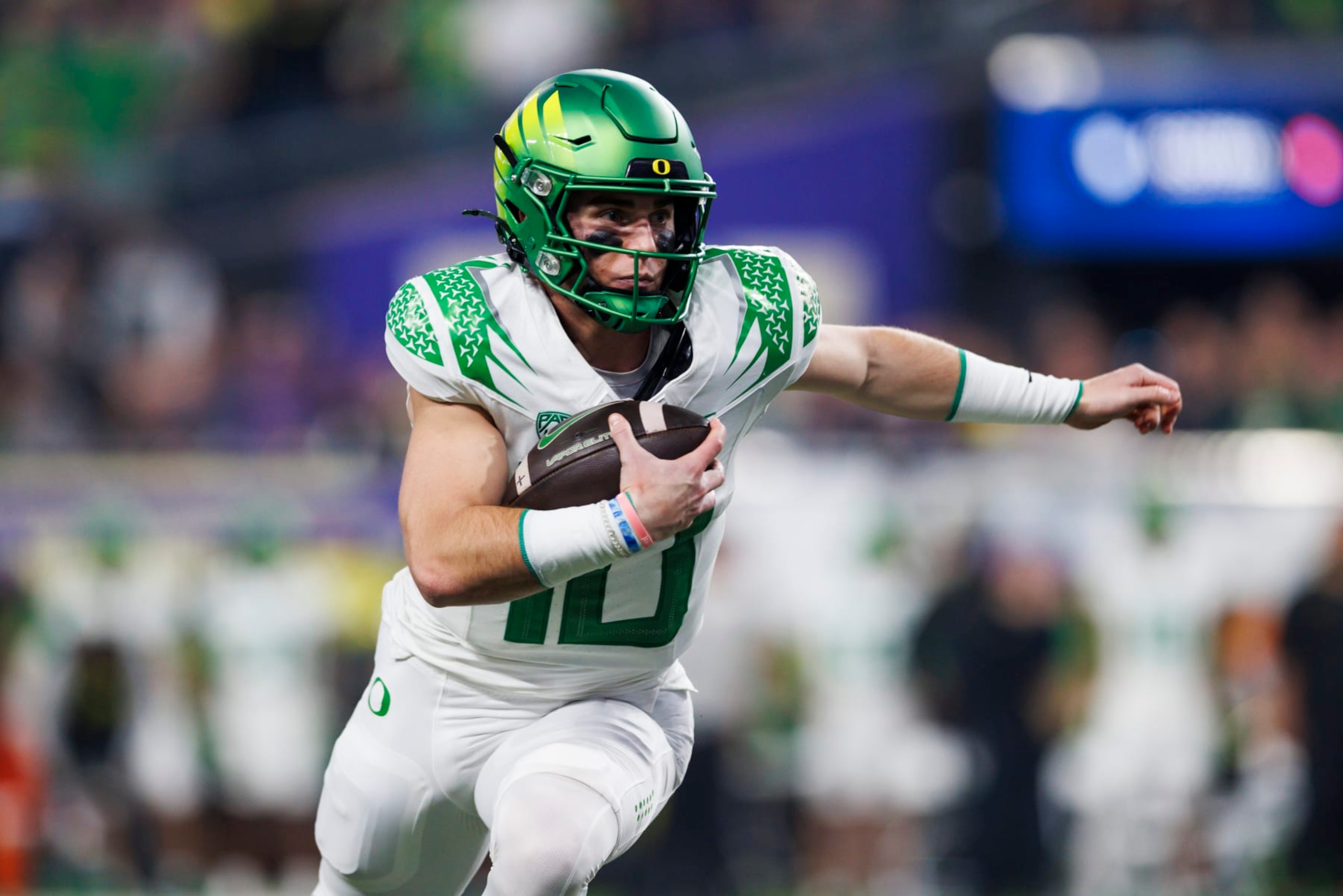 LAS VEGAS, NEVADA - DECEMBER 1: Bo Nix #10 of the Oregon Ducks runs with the ball against the Washington Huskies during the Pac-12 Championship at Allegiant Stadium on December 1, 2023 in Las Vegas, Nevada. (Photo by Ric Tapia/Getty Images)