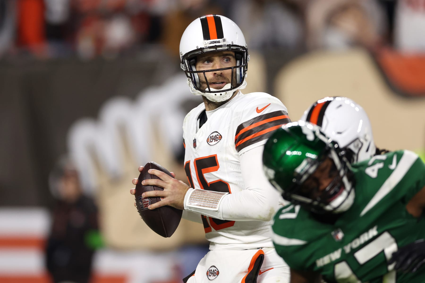 CLEVELAND, OHIO - DECEMBER 28: Joe Flacco #15 of the Cleveland Browns drops back to pass against the New York Jets at Cleveland Browns Stadium on December 28, 2023 in Cleveland, Ohio. (Photo by Gregory Shamus/Getty Images)