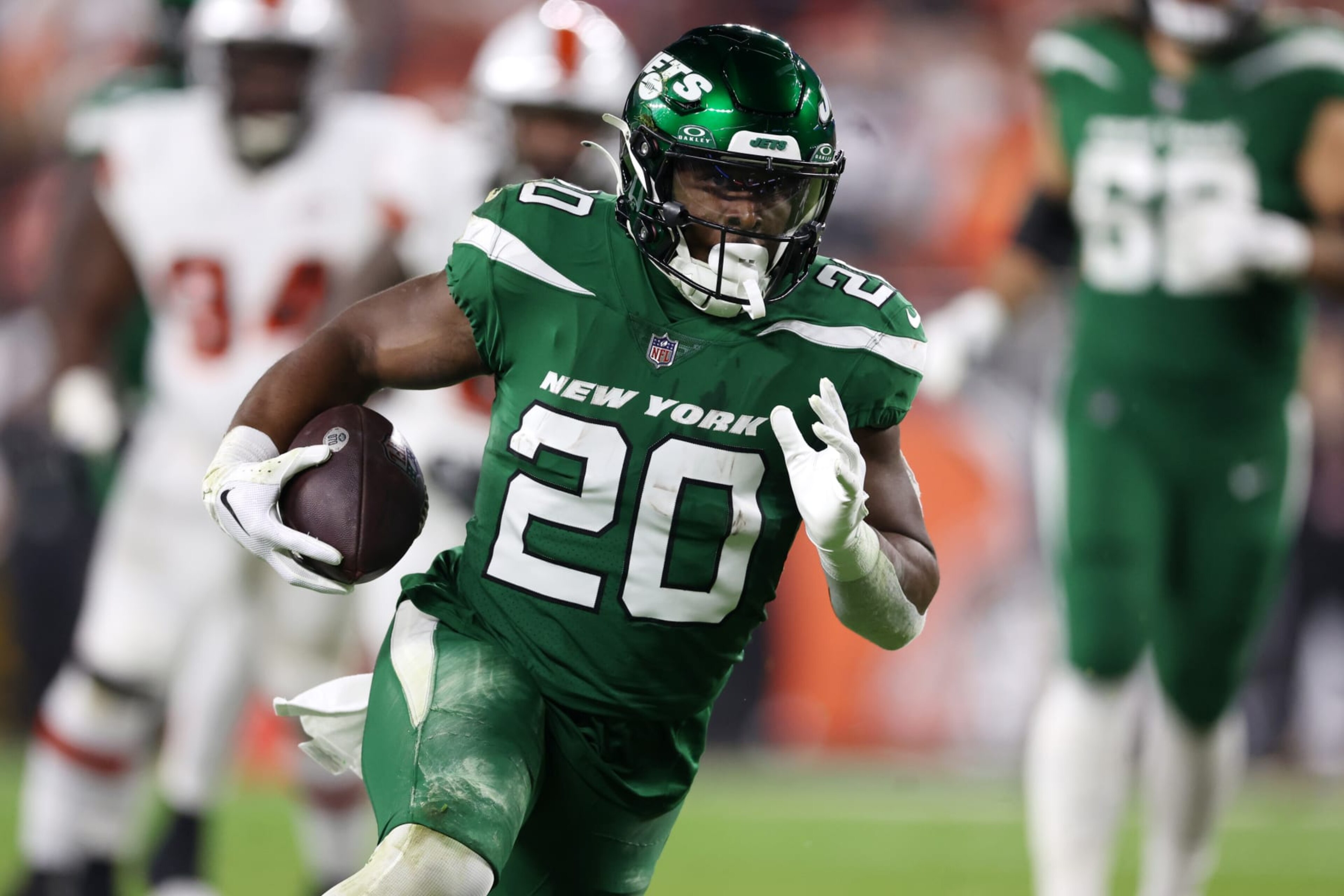 CLEVELAND, OHIO - DECEMBER 28: Breece Hall #20 runs teh ball against the Cleveland Browns at Cleveland Browns Stadium on December 28, 2023 in Cleveland, Ohio. (Photo by Gregory Shamus/Getty Images)