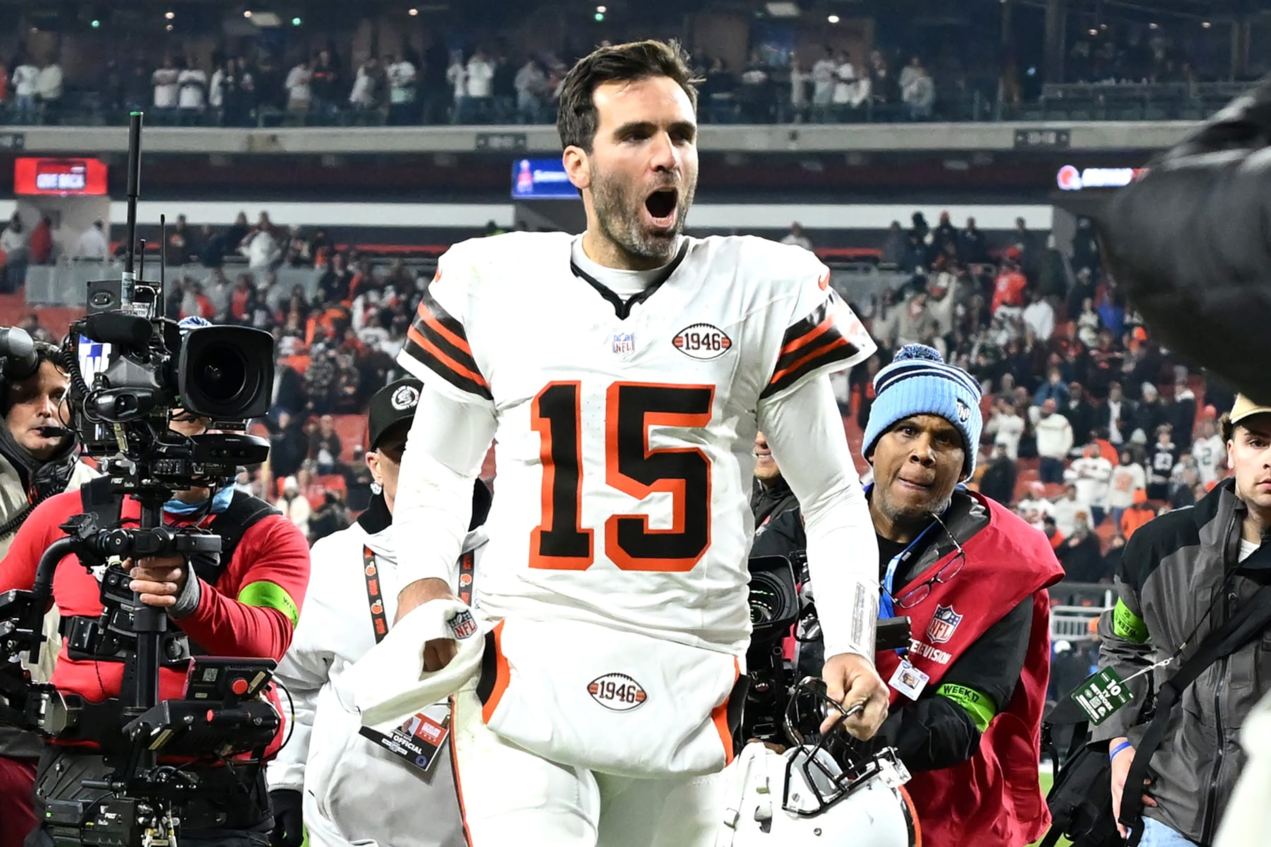 CLEVELAND, OHIO - DECEMBER 28: Joe Flacco #15 celebrates after defeating the New York Jets at Cleveland Browns Stadium on December 28, 2023 in Cleveland, Ohio. (Photo by Nick Cammett/Getty Images)