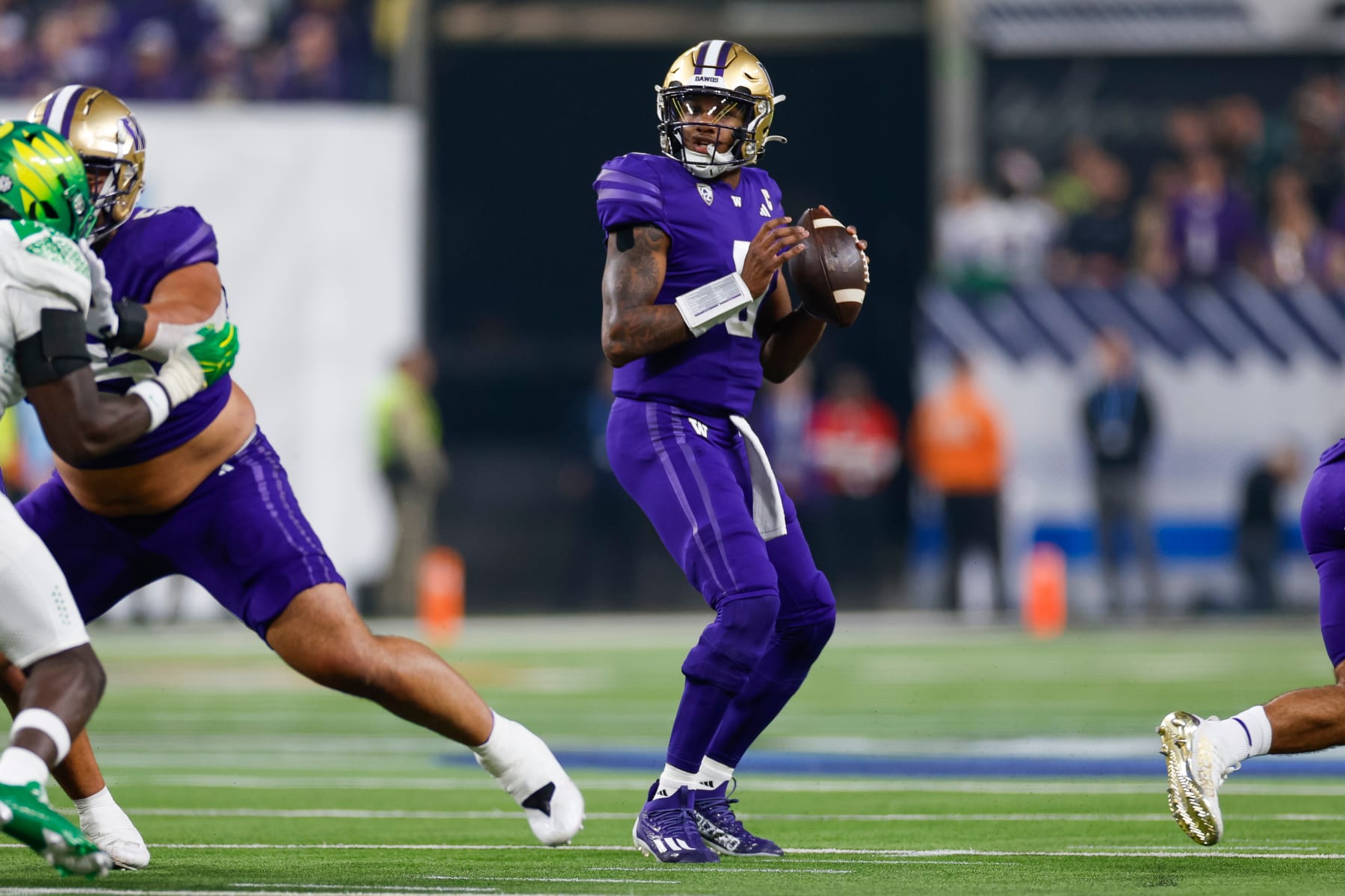 LAS VEGAS, NEVADA - DECEMBER 1: Michael Penix Jr. #9 of the Washington Huskies looks for an open receiver during the Pac-12 Championship game against the Oregon Ducks at Allegiant Stadium on December 1, 2023 in Las Vegas, Nevada. (Photo by Brandon Sloter/Image Of Sport/Getty Images)