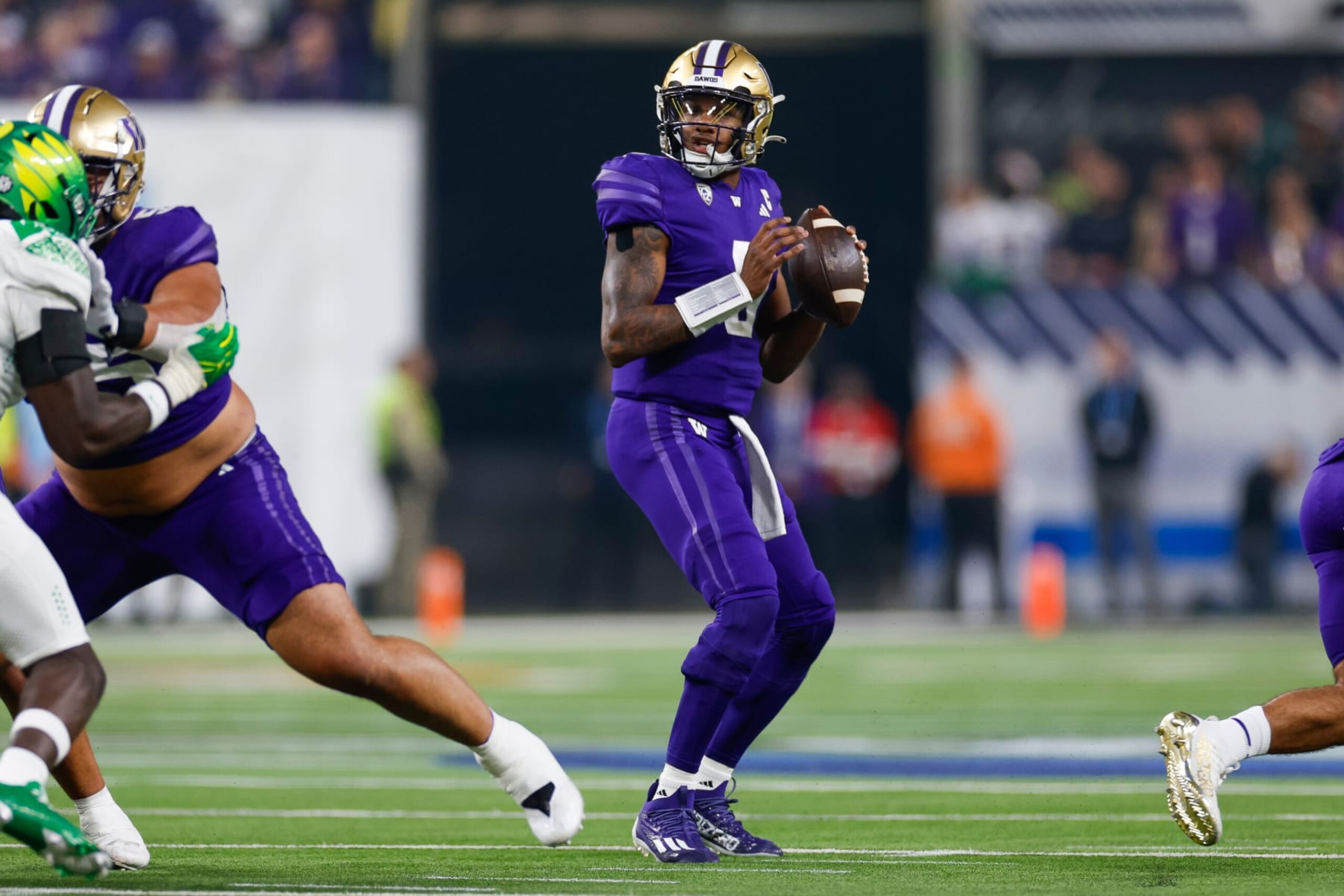 LAS VEGAS, NEVADA - DECEMBER 1: Michael Penix Jr. #9 of the Washington Huskies looks for an open receiver during the Pac-12 Championship game against the Oregon Ducks at Allegiant Stadium on December 1, 2023 in Las Vegas, Nevada. (Photo by Brandon Sloter/Image Of Sport/Getty Images)