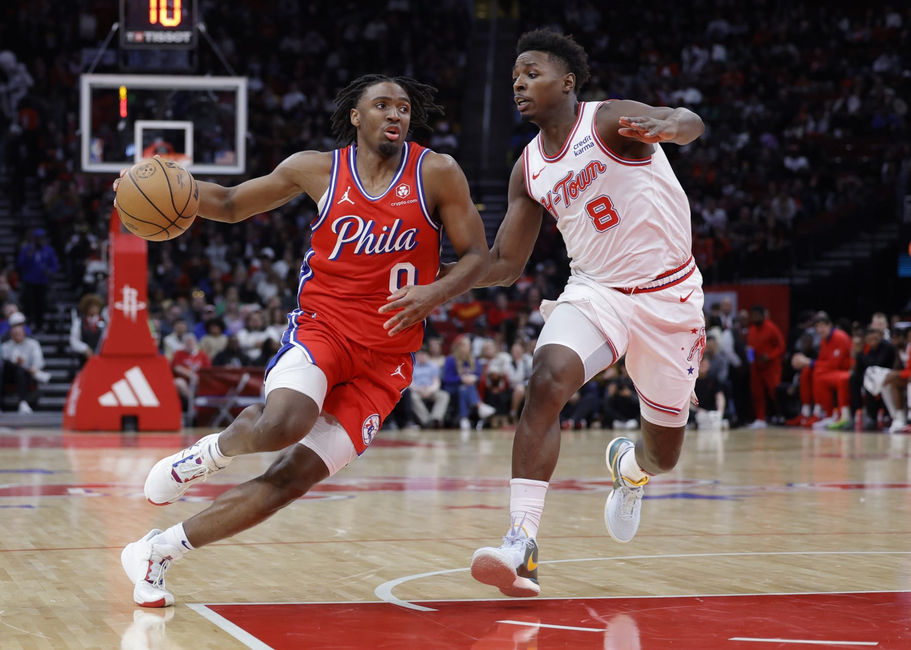 HOUSTON, TEXAS - DECEMBER 29: Tyrese Maxey #0 of the Philadelphia 76ers controls the ball around Jae'Sean Tate #8 of the Houston Rockets during the first half at Toyota Center on December 29, 2023 in Houston, Texas. NOTE TO USER: User expressly acknowledges and agrees that, by downloading and or using this photograph, User is consenting to the terms and conditions of the Getty Images License Agreement.  (Photo by Carmen Mandato/Getty Images)