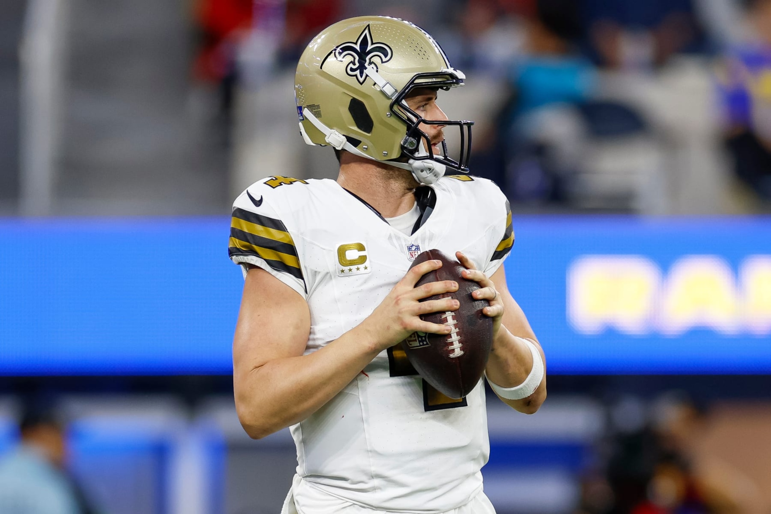 INGLEWOOD, CA - DECEMBER 21: New Orleans Saints quarterback Derek Carr (4) looks for an open receiver during an NFL regular season game between the New Orleans Saints and the Los Angeles Rams on December 21, 2023, at SoFi Stadium in Inglewood, CA. (Photo by Brandon Sloter/Icon Sportswire via Getty Images)