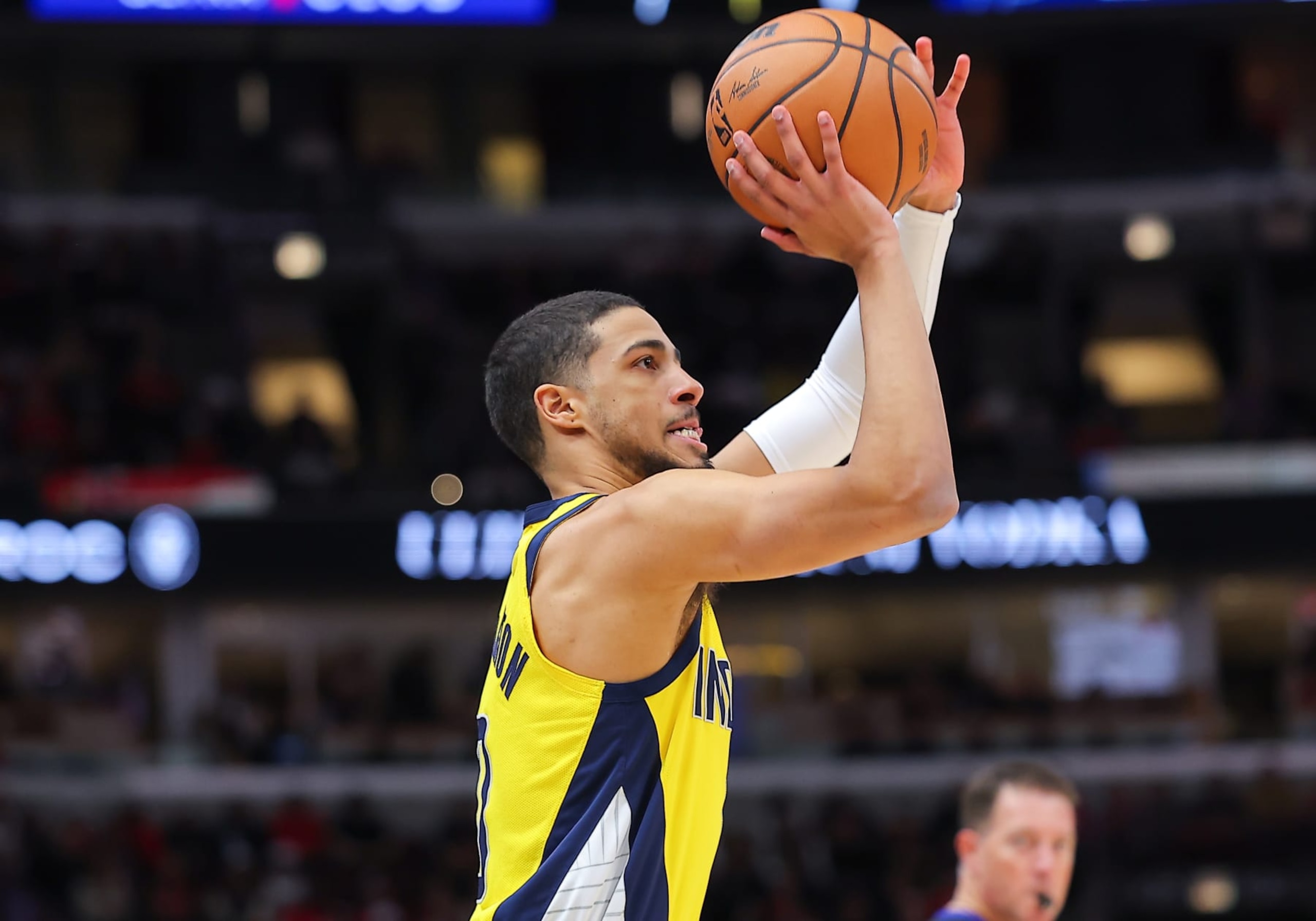 CHICAGO, IL - DECEMBER 28: Tyrese Haliburton #0 of the Indiana Pacers shoots a 3-point basket during the first half against the Chicago Bulls at the at United Center on December 28, 2023 in Chicago, Illinois. (Photo by Melissa Tamez/Icon Sportswire via Getty Images) CHICAGO, IL - DECEMBER 28: Tyrese Haliburton #0 of the Indiana Pacers shoots a 3-point basket during the first half against the Chicago Bulls at the at United Center on December 28, 2023 in Chicago, Illinois. (Photo by Melissa Tamez/Icon Sportswire via Getty Images)