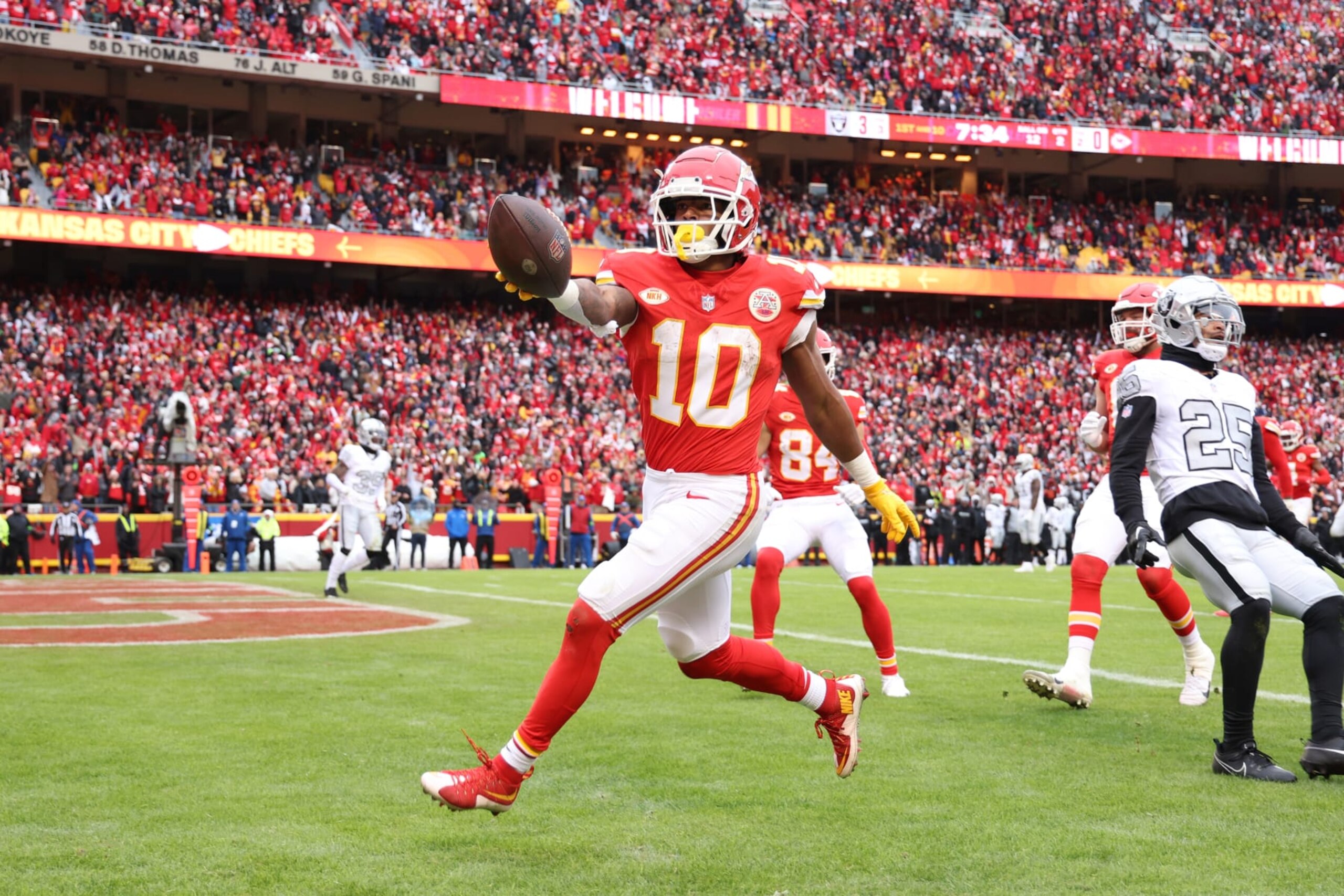 KANSAS CITY, MISSOURI - DECEMBER 25: Isiah Pacheco #10 of the Kansas City Chiefs celebrates after a touchdown during the second quarter against the Las Vegas Raiders at GEHA Field at Arrowhead Stadium on December 25, 2023 in Kansas City, Missouri. (Photo by Jamie Squire/Getty Images) KANSAS CITY, MISSOURI - DECEMBER 25: Isiah Pacheco #10 of the Kansas City Chiefs celebrates after a touchdown during the second quarter against the Las Vegas Raiders at GEHA Field at Arrowhead Stadium on December 25, 2023 in Kansas City, Missouri. (Photo by Jamie Squire/Getty Images)
