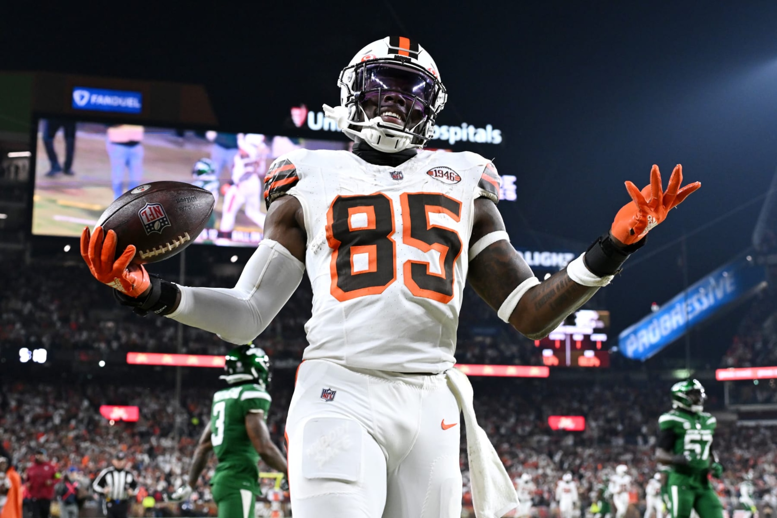 CLEVELAND, OHIO - DECEMBER 28: Tight end David Njoku #85 celebrates after a play in the first half against the New York Jets at Cleveland Browns Stadium on December 28, 2023 in Cleveland, Ohio. (Photo by Nick Cammett/Getty Images)