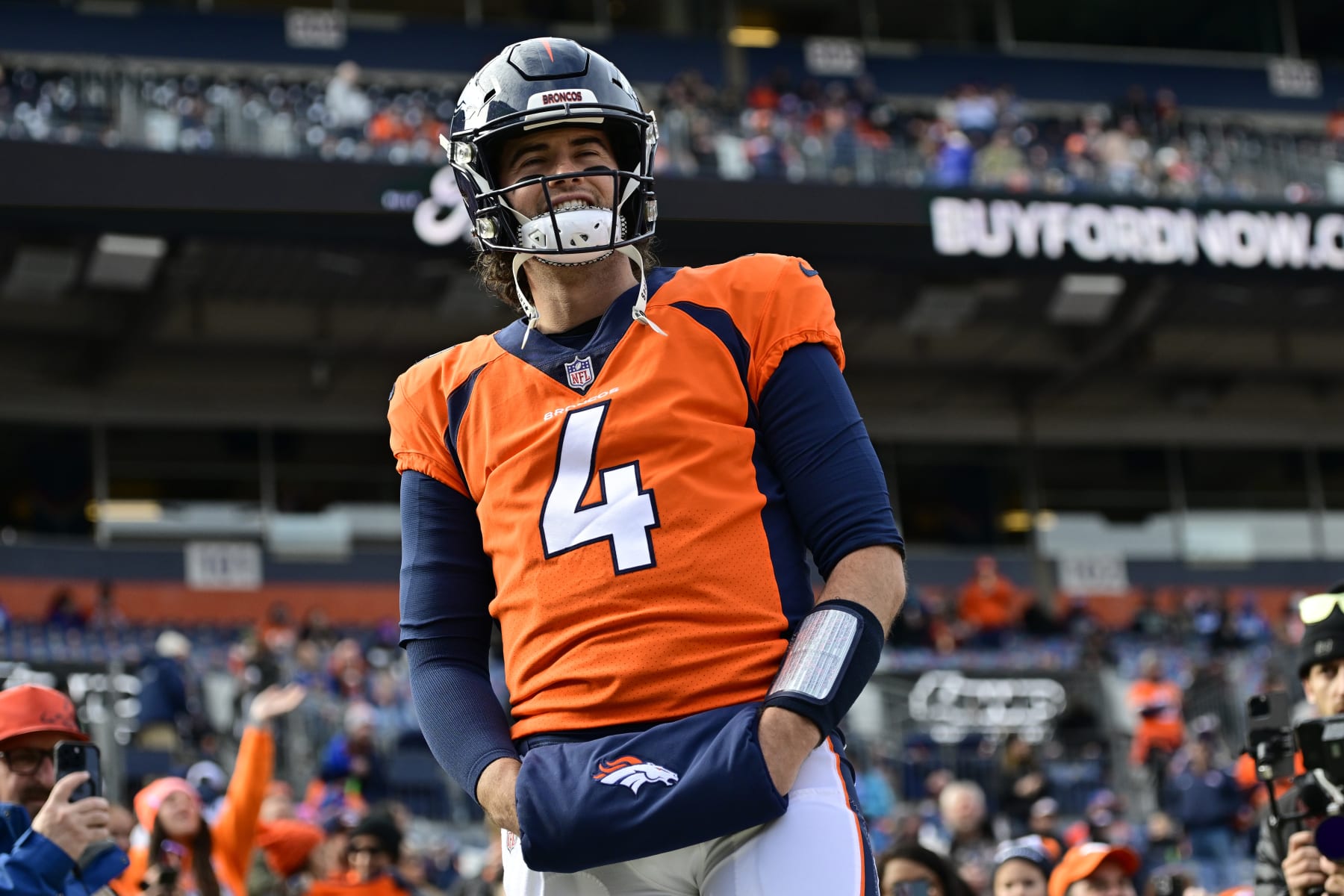 DENVER, COLORADO - DECEMBER 31: Jarrett Stidham #4 of the Denver Broncos warms up prior to a game against the Los Angeles Chargers at Empower Field At Mile High on December 31, 2023 in Denver, Colorado. (Photo by Dustin Bradford/Getty Images)