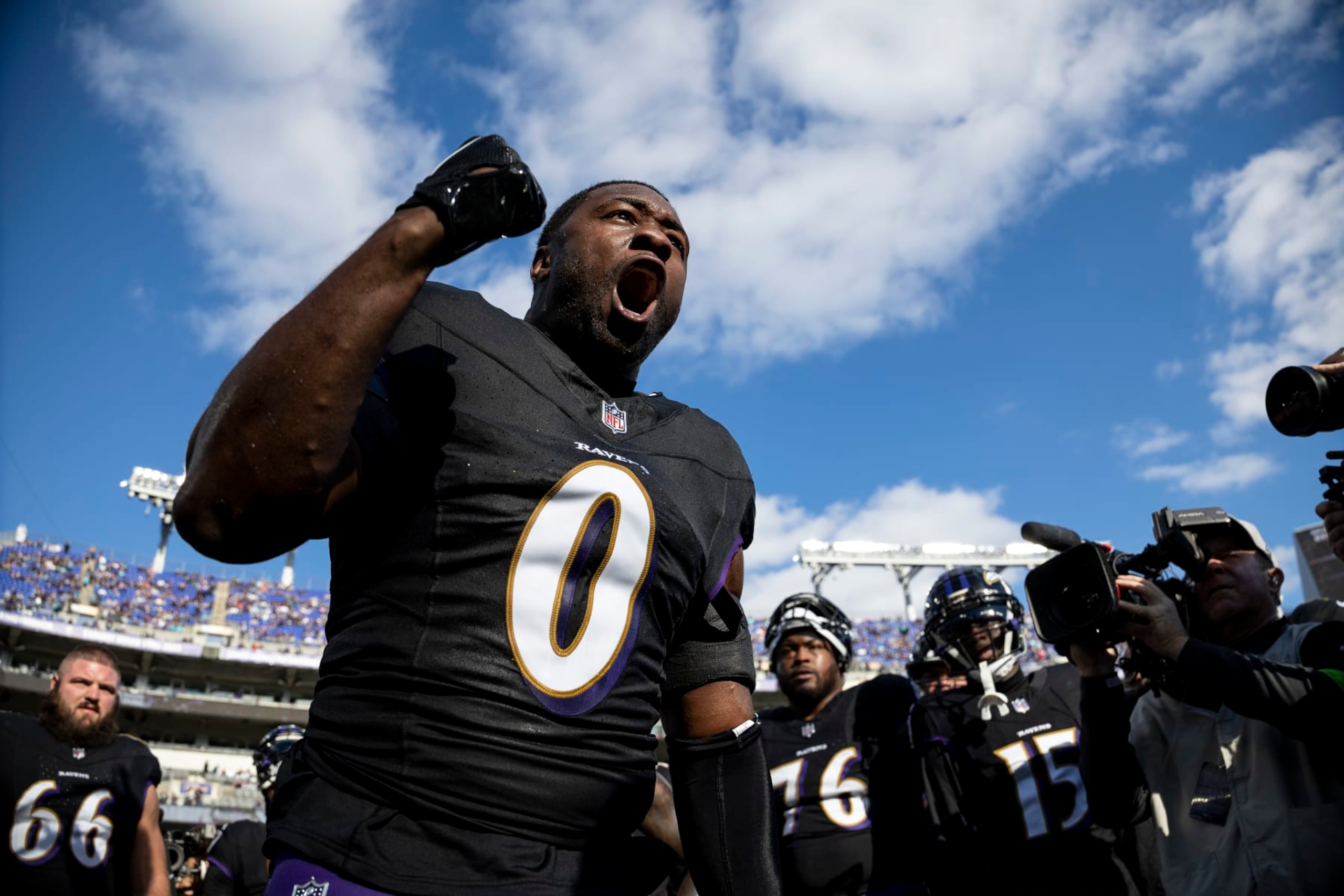 BALTIMORE, MARYLAND - DECEMBER 31: Roquan Smith #0 of the Baltimore Ravens reacts as he leads a huddle prior to an NFL football game between the Baltimore Ravens and the Miami Dolphins at M&T Bank Stadium on December 31, 2023 in Baltimore, Maryland. (Photo by Michael Owens/Getty Images) BALTIMORE, MARYLAND - DECEMBER 31: Roquan Smith #0 of the Baltimore Ravens reacts as he leads a huddle prior to an NFL football game between the Baltimore Ravens and the Miami Dolphins at M&T Bank Stadium on December 31, 2023 in Baltimore, Maryland. (Photo by Michael Owens/Getty Images)