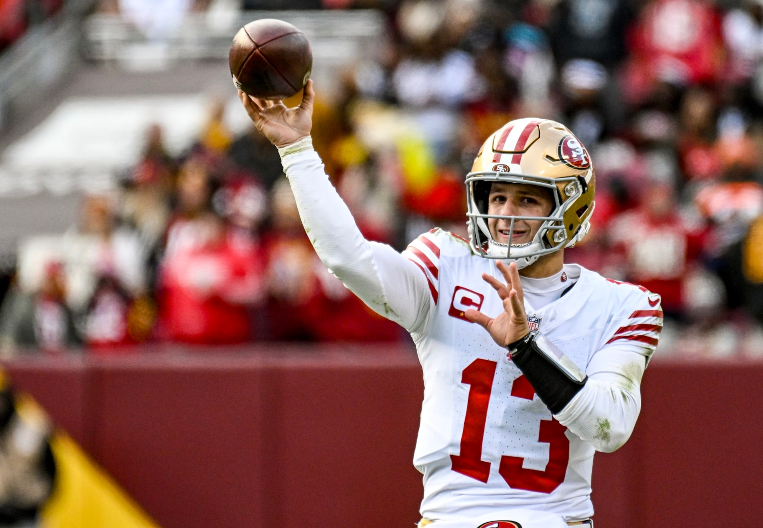 LANDOVER, MD - DECEMBER 31: San Francisco 49ers quarterback Brock Purdy (13) keeps warm on the sidelines during the NFL game between the San Francisco 49ers and the Washington Commanders on December 31, 2023 at Fed Ex Field in Landover, MD. (Photo by Mark Goldman/Icon Sportswire via Getty Images) LANDOVER, MD - DECEMBER 31: San Francisco 49ers quarterback Brock Purdy (13) keeps warm on the sidelines during the NFL game between the San Francisco 49ers and the Washington Commanders on December 31, 2023 at Fed Ex Field in Landover, MD. (Photo by Mark Goldman/Icon Sportswire via Getty Images)