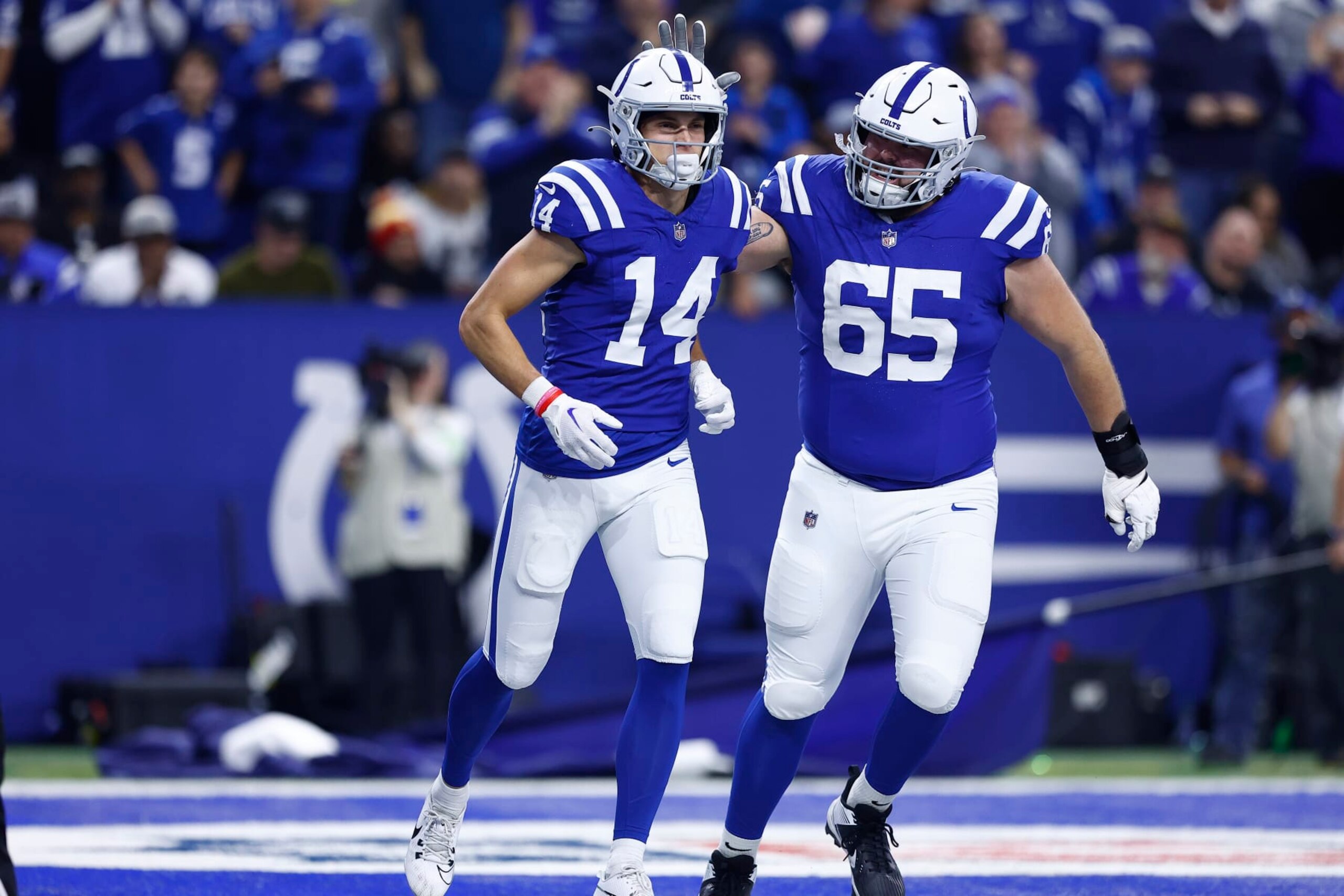 INDIANAPOLIS, IN - DECEMBER 31: Indianapolis Colts guard Josh Sills (65) congratulates Indianapolis Colts wide receiver Alec Pierce (14) on his touchdown during a NFL game between the Las Vegas Raiders and the Indianapolis Colts on December 31, 2023 at Lucas Oil Stadium in Indianapolis, IN. (Photo by Jeffrey Brown/Icon Sportswire via Getty Images) INDIANAPOLIS, IN - DECEMBER 31: Indianapolis Colts guard Josh Sills (65) congratulates Indianapolis Colts wide receiver Alec Pierce (14) on his touchdown during a NFL game between the Las Vegas Raiders and the Indianapolis Colts on December 31, 2023 at Lucas Oil Stadium in Indianapolis, IN. (Photo by Jeffrey Brown/Icon Sportswire via Getty Images)