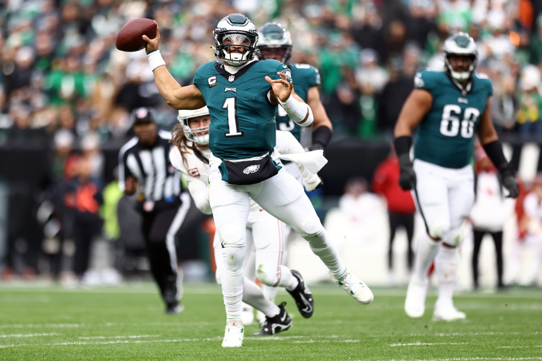 PHILADELPHIA, PENNSYLVANIA - DECEMBER 31: Jalen Hurts #1 of the Philadelphia Eagles throws a pass during the second quarter against the Arizona Cardinals at Lincoln Financial Field on December 31, 2023 in Philadelphia, Pennsylvania. (Photo by Tim Nwachukwu/Getty Images)