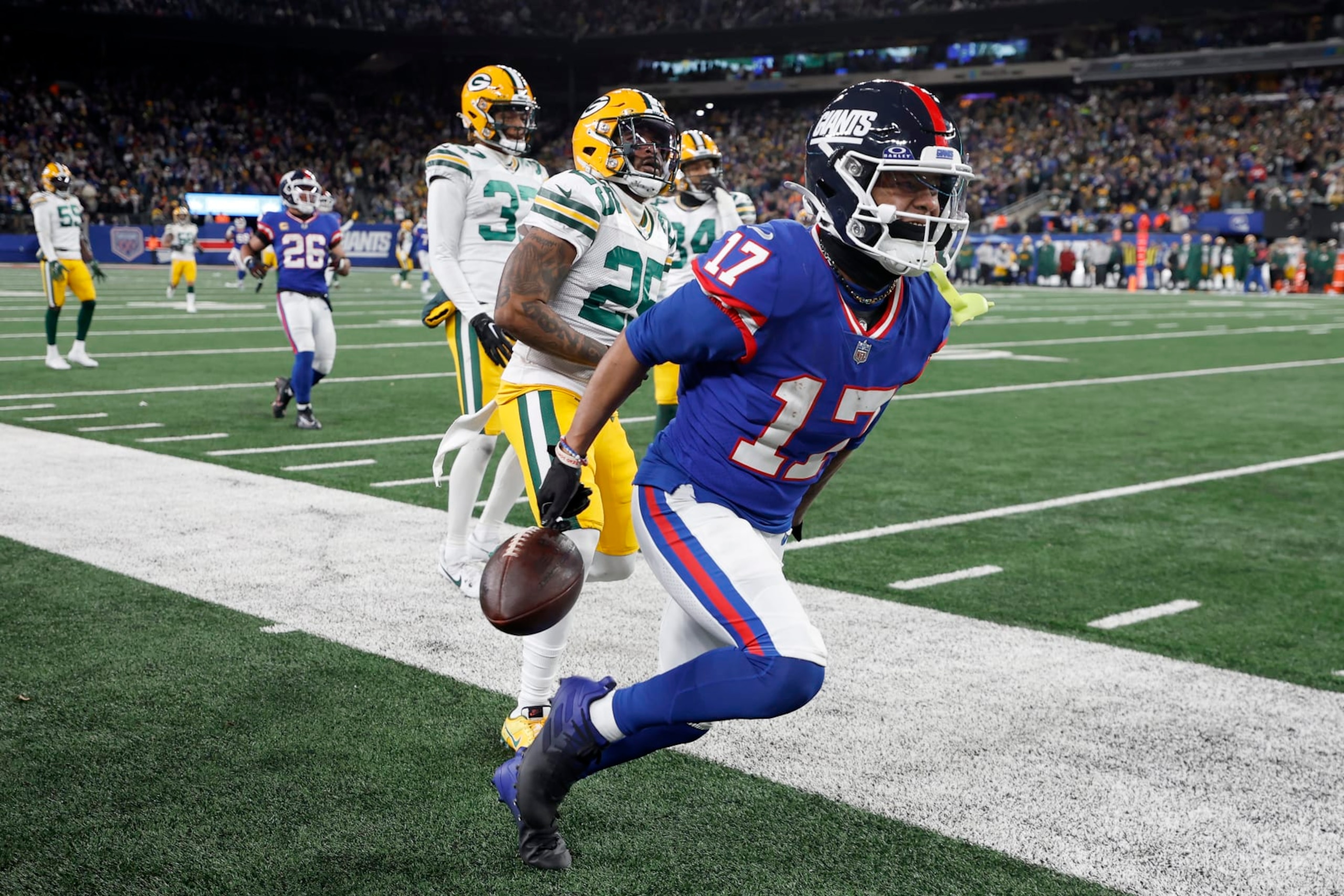 EAST RUTHERFORD, NEW JERSEY - DECEMBER 11: Wan'Dale Robinson #17 of the New York Giants celebrates after making a 32 yard first down catch against the Green Bay Packers during the fourth quarter in the game at MetLife Stadium on December 11, 2023 in East Rutherford, New Jersey. (Photo by Sarah Stier/Getty Images) EAST RUTHERFORD, NEW JERSEY - DECEMBER 11: Wan'Dale Robinson #17 of the New York Giants celebrates after making a 32 yard first down catch against the Green Bay Packers during the fourth quarter in the game at MetLife Stadium on December 11, 2023 in East Rutherford, New Jersey. (Photo by Sarah Stier/Getty Images)