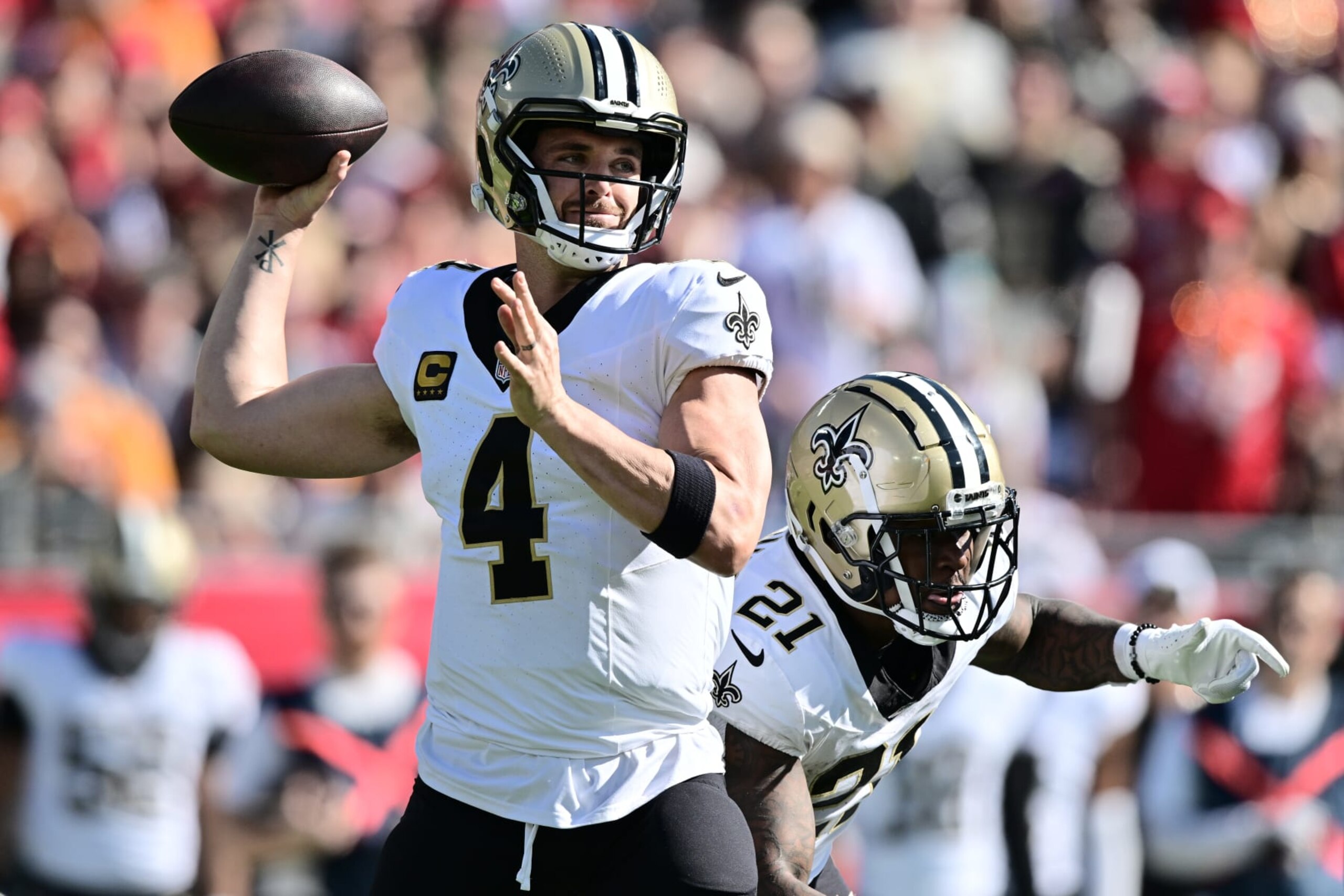 TAMPA, FLORIDA - DECEMBER 31: Derek Carr #4 of the New Orleans Saints throws a pass during the second quarter against the Tampa Bay Buccaneers at Raymond James Stadium on December 31, 2023 in Tampa, Florida. (Photo by Julio Aguilar/Getty Images)