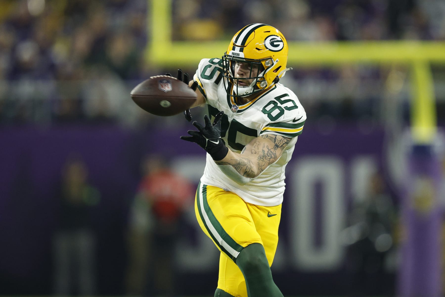 MINNEAPOLIS, MINNESOTA - DECEMBER 31: Tucker Kraft #85 of the Green Bay Packers catches a pass during the first quarter against the Minnesota Vikings at U.S. Bank Stadium on December 31, 2023 in Minneapolis, Minnesota. (Photo by David Berding/Getty Images)