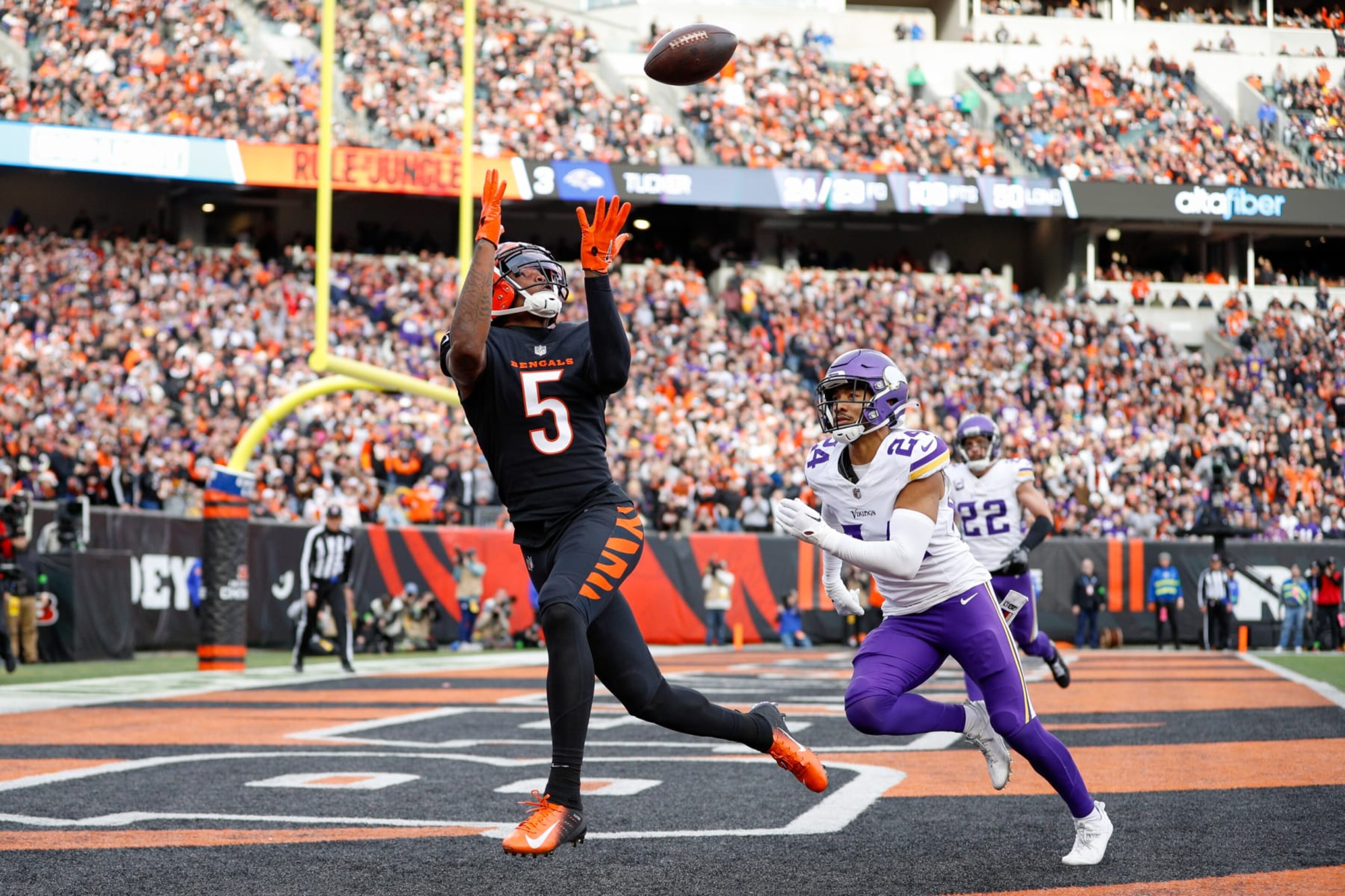 CINCINNATI, OH - DECEMBER 16: Cincinnati Bengals wide receiver Tee Higgins (5) catches a touchdown during the game against the Minnesota Vikings and the Cincinnati Bengals on December 16, 2023, at Paycor Stadium in Cincinnati, OH. (Photo by Ian Johnson/Icon Sportswire via Getty Images) CINCINNATI, OH - DECEMBER 16: Cincinnati Bengals wide receiver Tee Higgins (5) catches a touchdown during the game against the Minnesota Vikings and the Cincinnati Bengals on December 16, 2023, at Paycor Stadium in Cincinnati, OH. (Photo by Ian Johnson/Icon Sportswire via Getty Images)