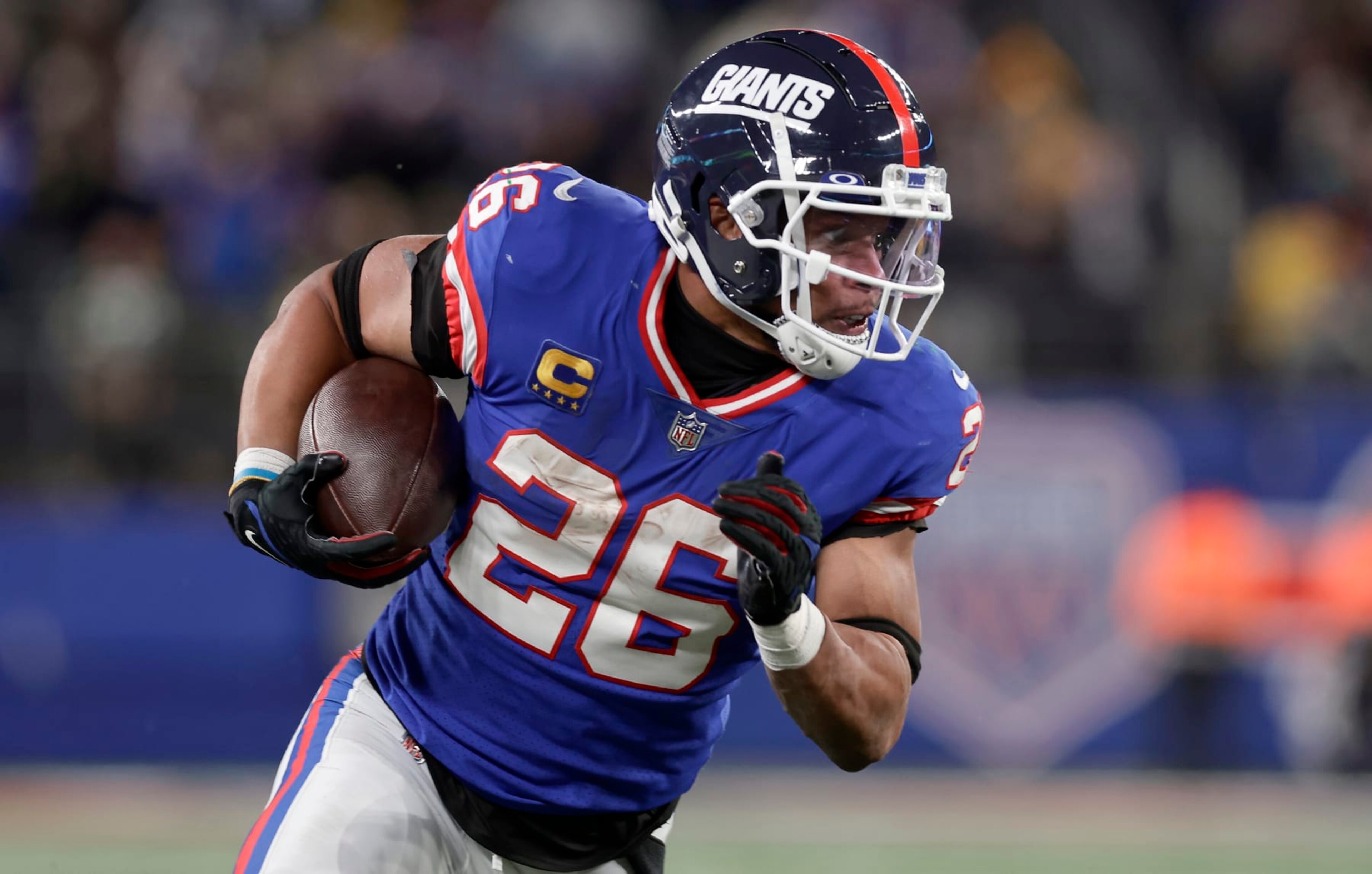 EAST RUTHERFORD, NEW JERSEY - DECEMBER 11: (NEW YORK DAILIES OUT) Saquon Barkley #26 of the New York Giants in action against the Green Bay Packers at MetLife Stadium on December 11, 2023 in East Rutherford, New Jersey. The Giants defeated the Packers 24-22. (Photo by Jim McIsaac/Getty Images) EAST RUTHERFORD, NEW JERSEY - DECEMBER 11: (NEW YORK DAILIES OUT) Saquon Barkley #26 of the New York Giants in action against the Green Bay Packers at MetLife Stadium on December 11, 2023 in East Rutherford, New Jersey. The Giants defeated the Packers 24-22. (Photo by Jim McIsaac/Getty Images)