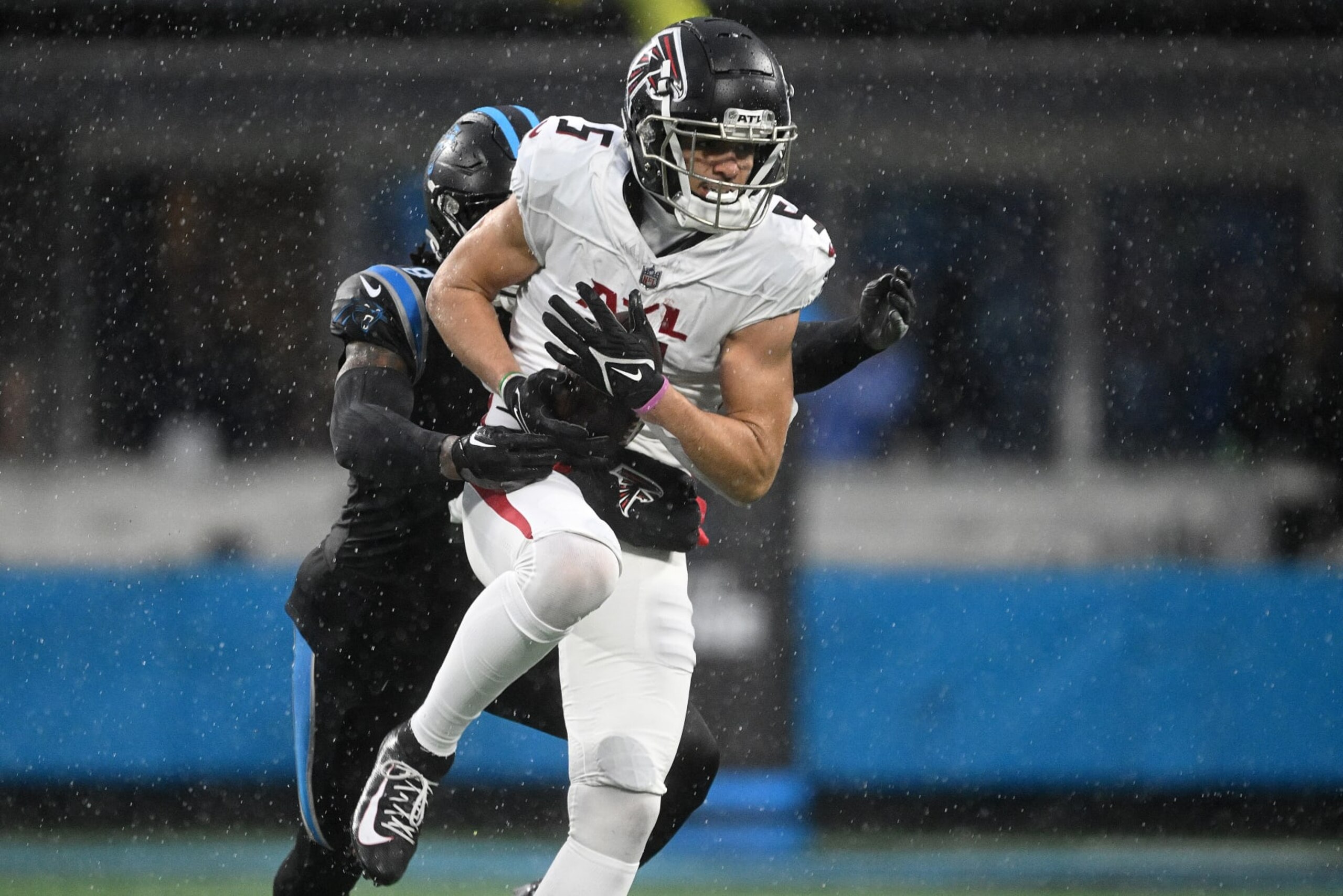 CHARLOTTE, NORTH CAROLINA - DECEMBER 17: Drake London #5 of the Atlanta Falcons catches the ball during the second half of the game against the Carolina Panthers at Bank of America Stadium on December 17, 2023 in Charlotte, North Carolina. (Photo by Grant Halverson/Getty Images)