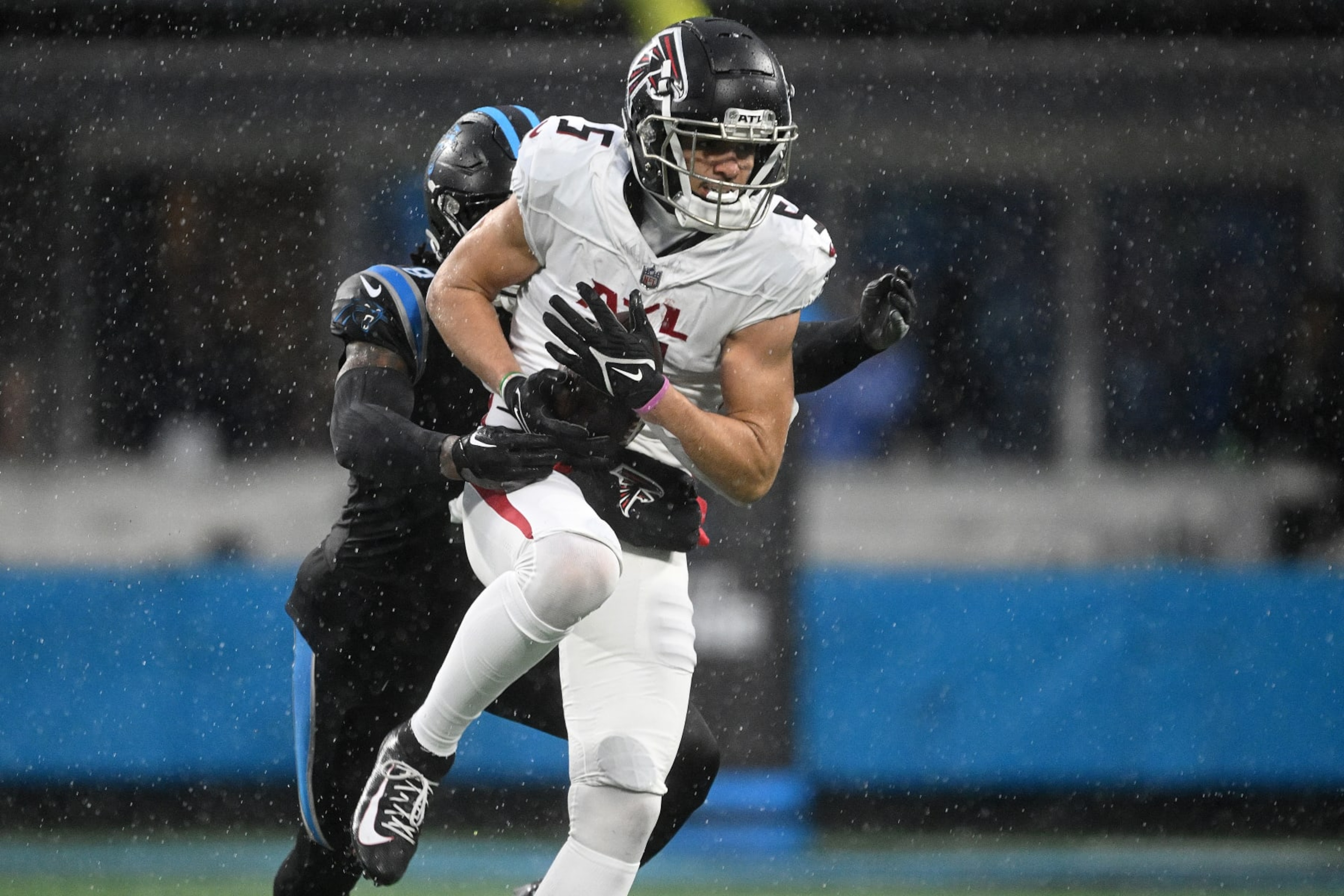 CHARLOTTE, NORTH CAROLINA - DECEMBER 17: Drake London #5 of the Atlanta Falcons catches the ball during the second half of the game against the Carolina Panthers at Bank of America Stadium on December 17, 2023 in Charlotte, North Carolina. (Photo by Grant Halverson/Getty Images)