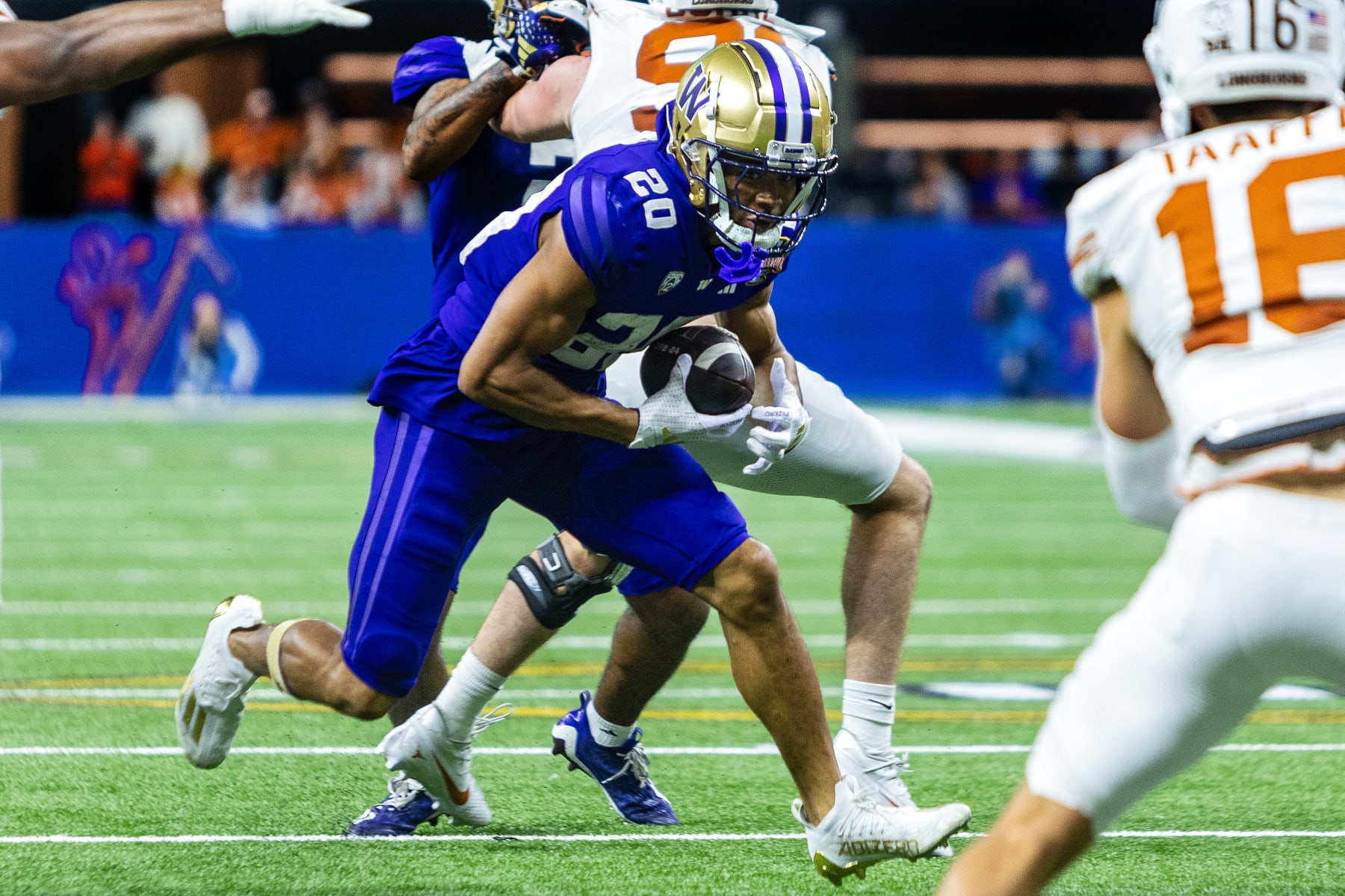 NEW ORLEANS, LA - JANUARY 01: Washington Huskies running back Tybo Rogers (20) rushes the ball during a game between the Texas Longhorns and the Washington Huskies on January 1, 2024, at the Caesars Superdome in New Orleans, LA. (Photo by John Korduner/Icon Sportswire via Getty Images)