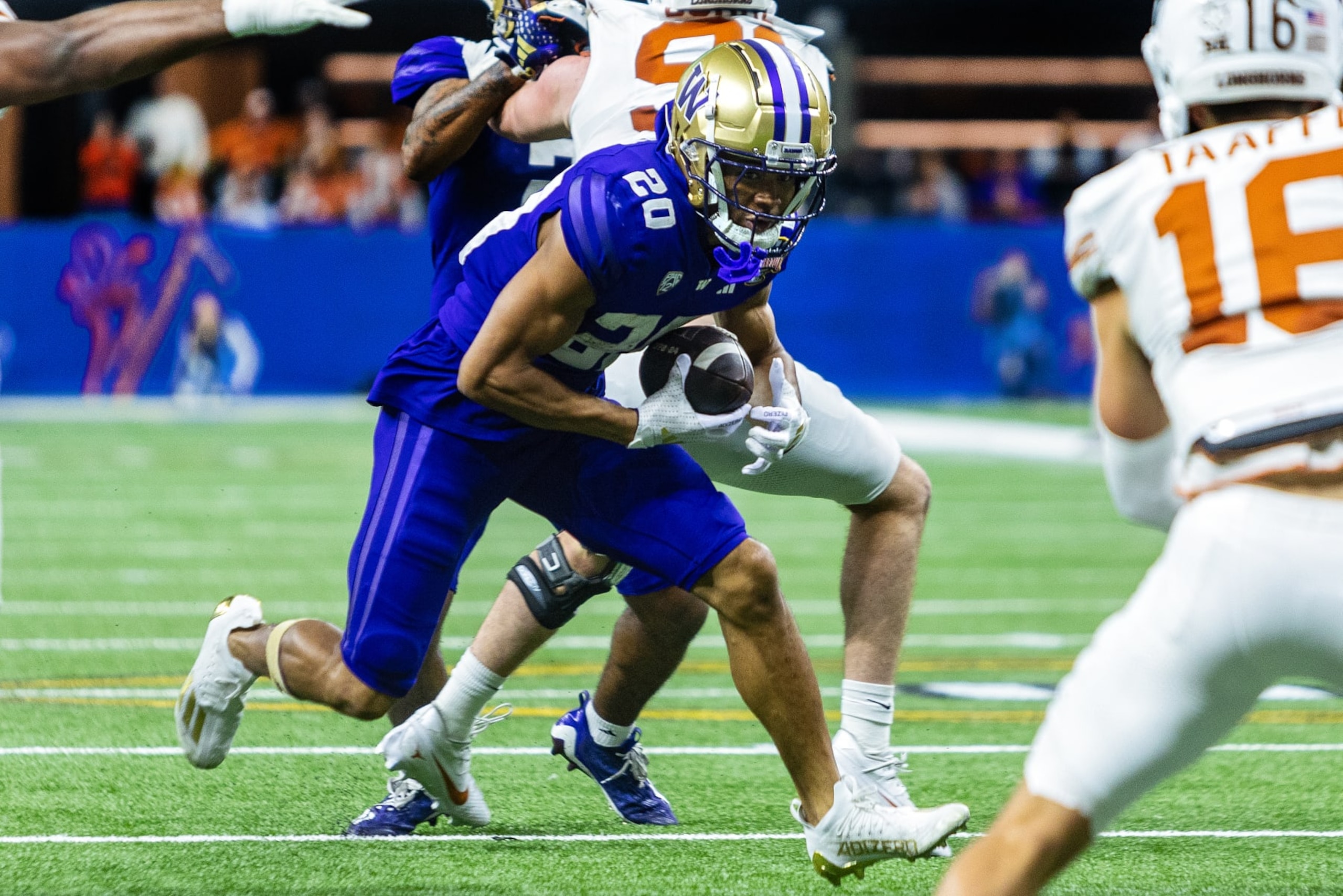 NEW ORLEANS, LA - JANUARY 01: Washington Huskies running back Tybo Rogers (20) rushes the ball during a game between the Texas Longhorns and the Washington Huskies on January 1, 2024, at the Caesars Superdome in New Orleans, LA. (Photo by John Korduner/Icon Sportswire via Getty Images)