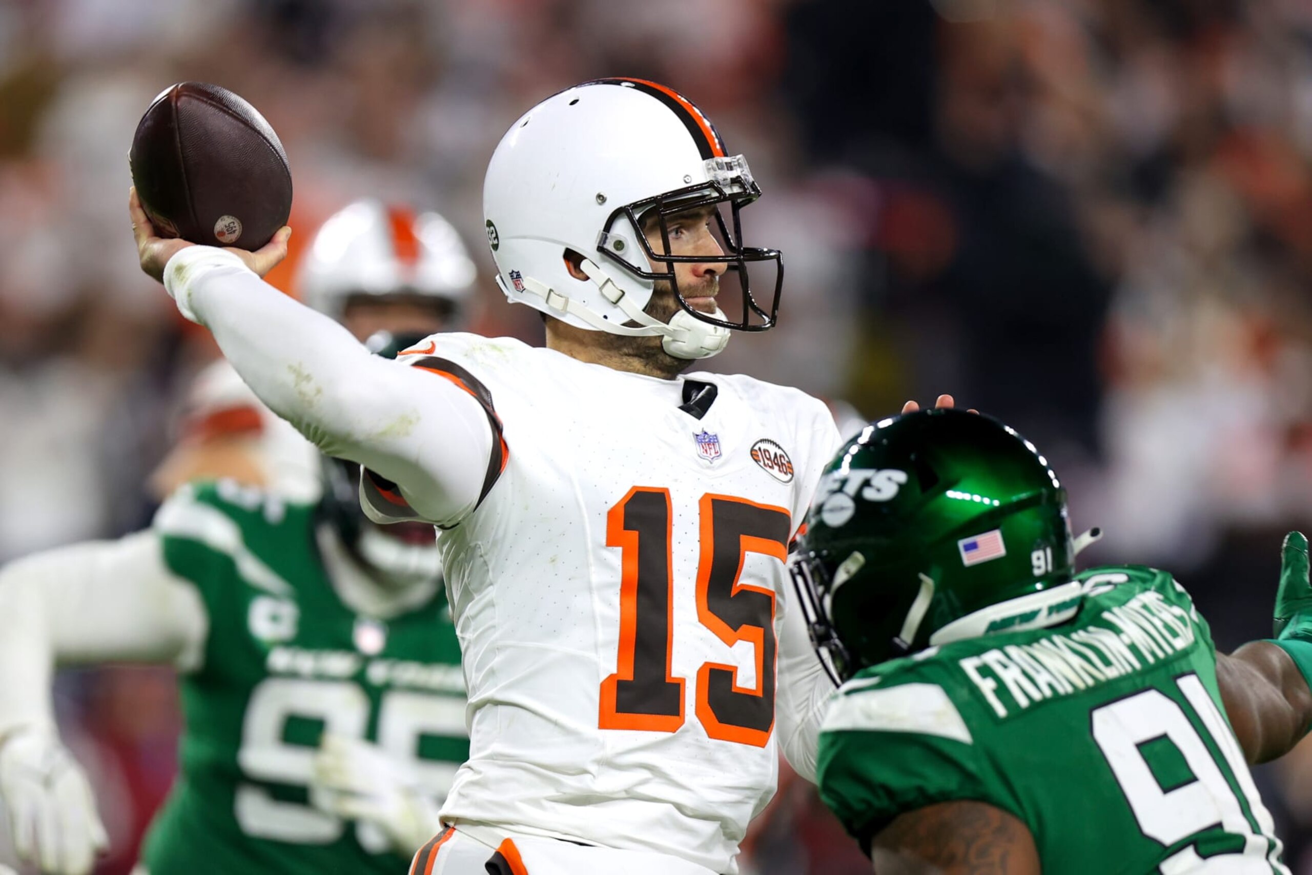 CLEVELAND, OH - DECEMBER 28: Cleveland Browns quarterback Joe Flacco (15) throws a pass during the third quarter of the National Football League game between the New York Jets and Cleveland Browns on December 28, 2023, at Cleveland Browns Stadium in Cleveland, OH. (Photo by Frank Jansky/Icon Sportswire via Getty Images)