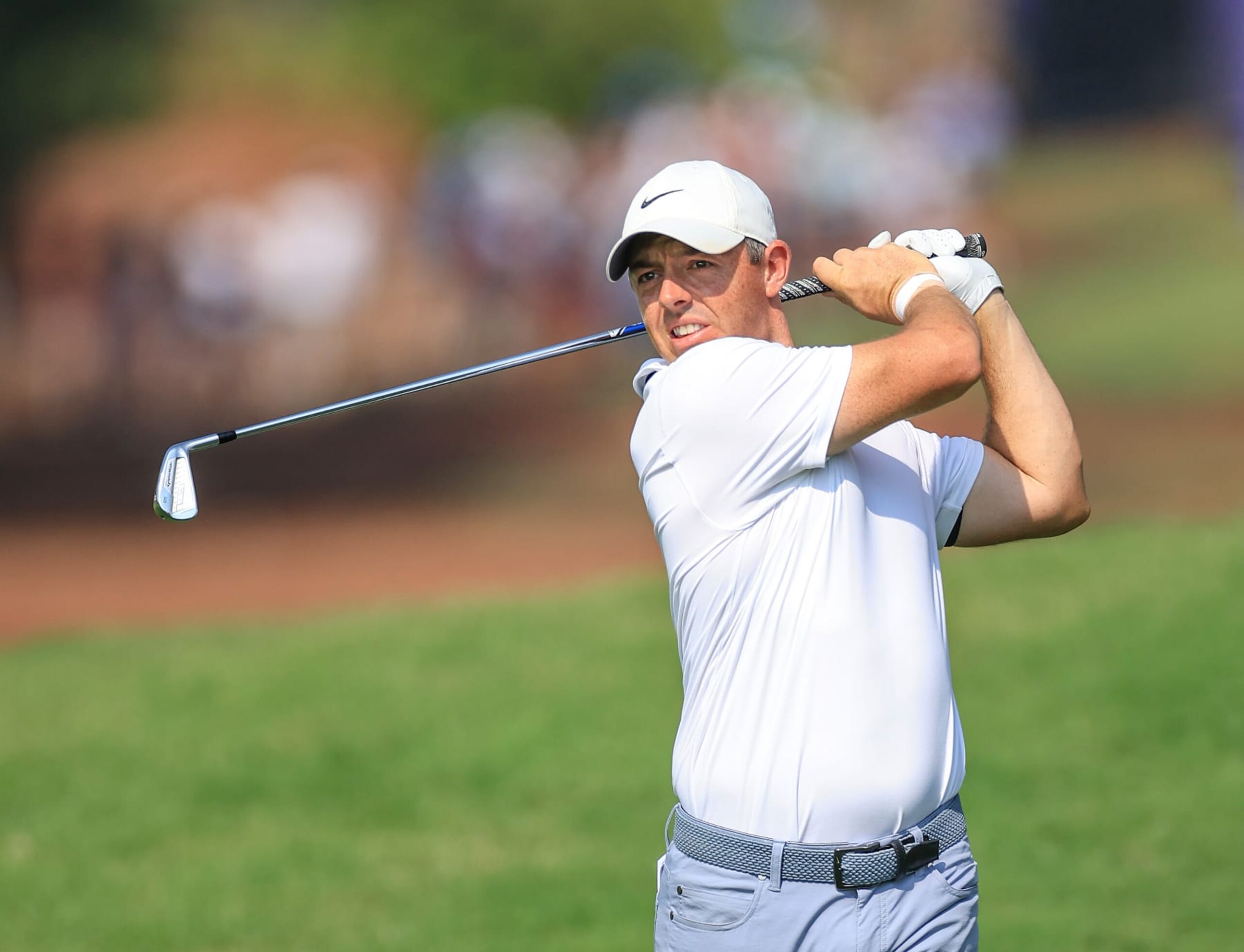 DUBAI, UNITED ARAB EMIRATES - NOVEMBER 19: Rory McIlroy of Northern Ireland plays his second shot on the 14th hole during the final round on Day Four of the of the DP World Tour Championship on the Earth Course at Jumeirah Golf Estates on November 19, 2023 in Dubai, United Arab Emirates. (Photo by David Cannon/Getty Images)
