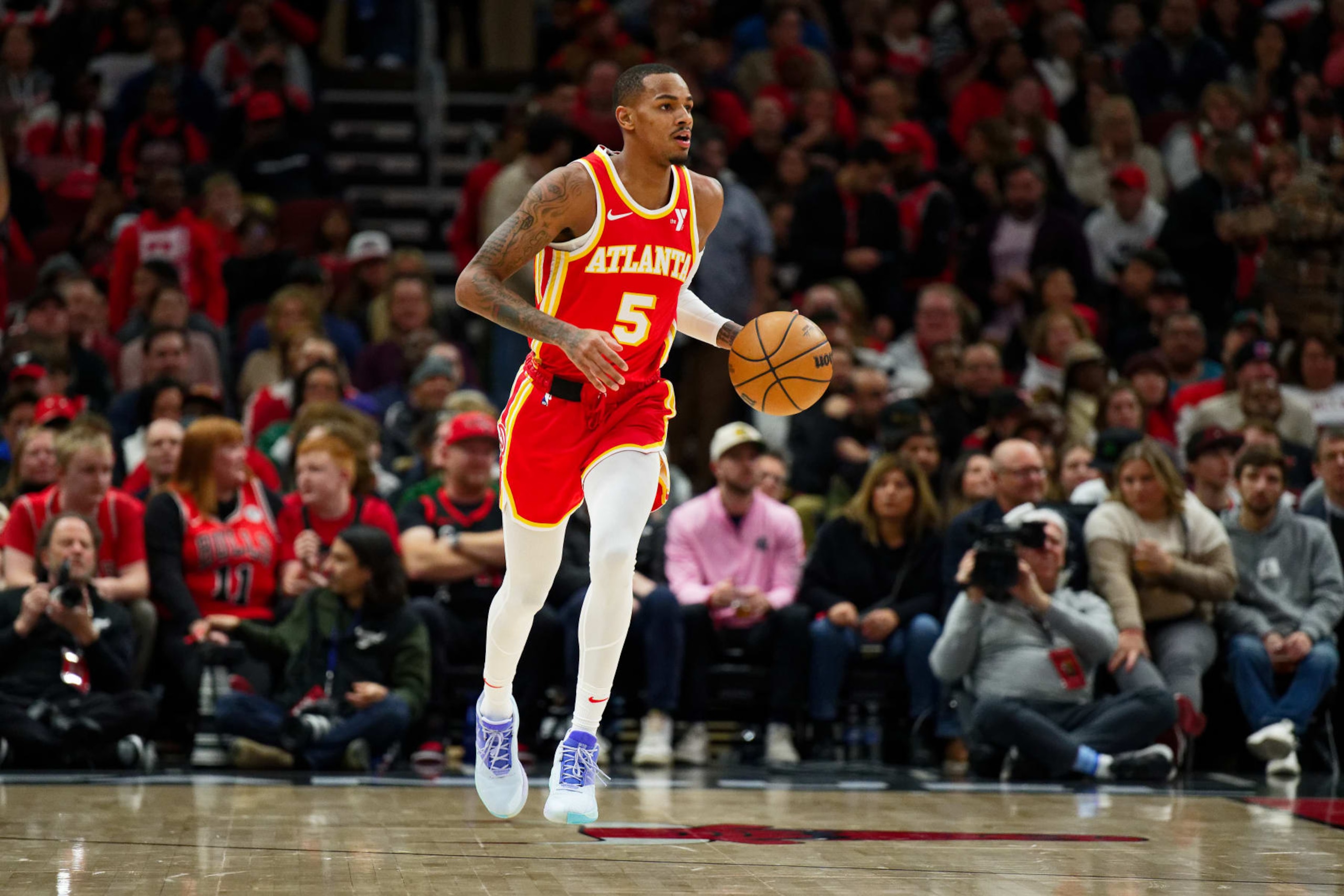 CHICAGO, ILLINOIS - DECEMBER 26:  Dejounte Murray #5 of the Atlanta Hawks controls the ball against the Chicago Bulls on December 26, 2023 at United Center in Chicago, Illinois.  NOTE TO USER: User expressly acknowledges and agrees that, by downloading and or using this photograph, User is consenting to the terms and conditions of the Getty Images License Agreement.  (Photo by Jamie Sabau/Getty Images)