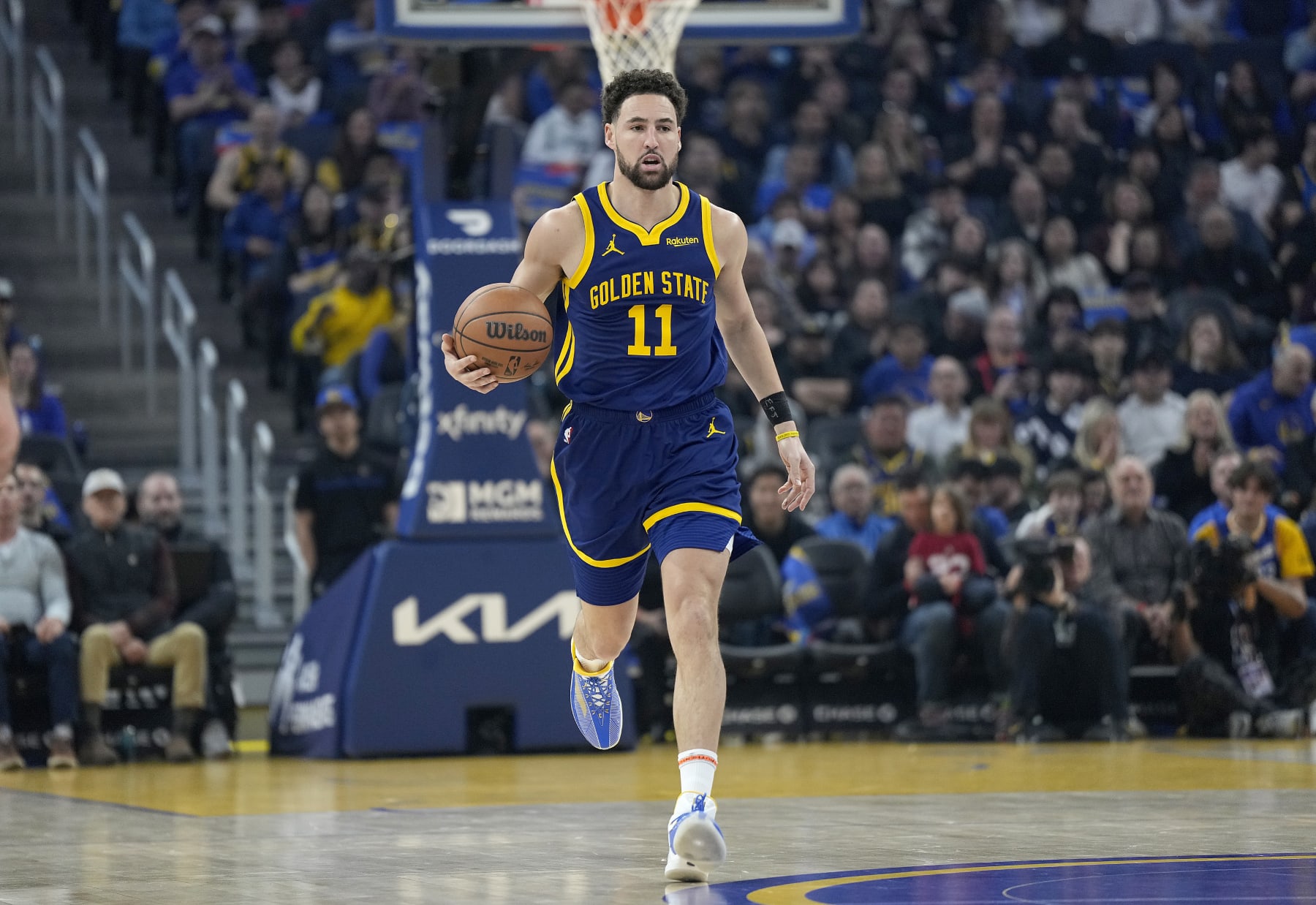 SAN FRANCISCO, CALIFORNIA - DECEMBER 30: Klay Thompson #11 of the Golden State Warriors dribbles the ball up court against the Dallas Mavericks during the first quarter of an NBA basketball game at Chase Center on December 30, 2023 in San Francisco, California. NOTE TO USER: User expressly acknowledges and agrees that, by downloading and or using this photograph, User is consenting to the terms and conditions of the Getty Images License Agreement. (Photo by Thearon W. Henderson/Getty Images)